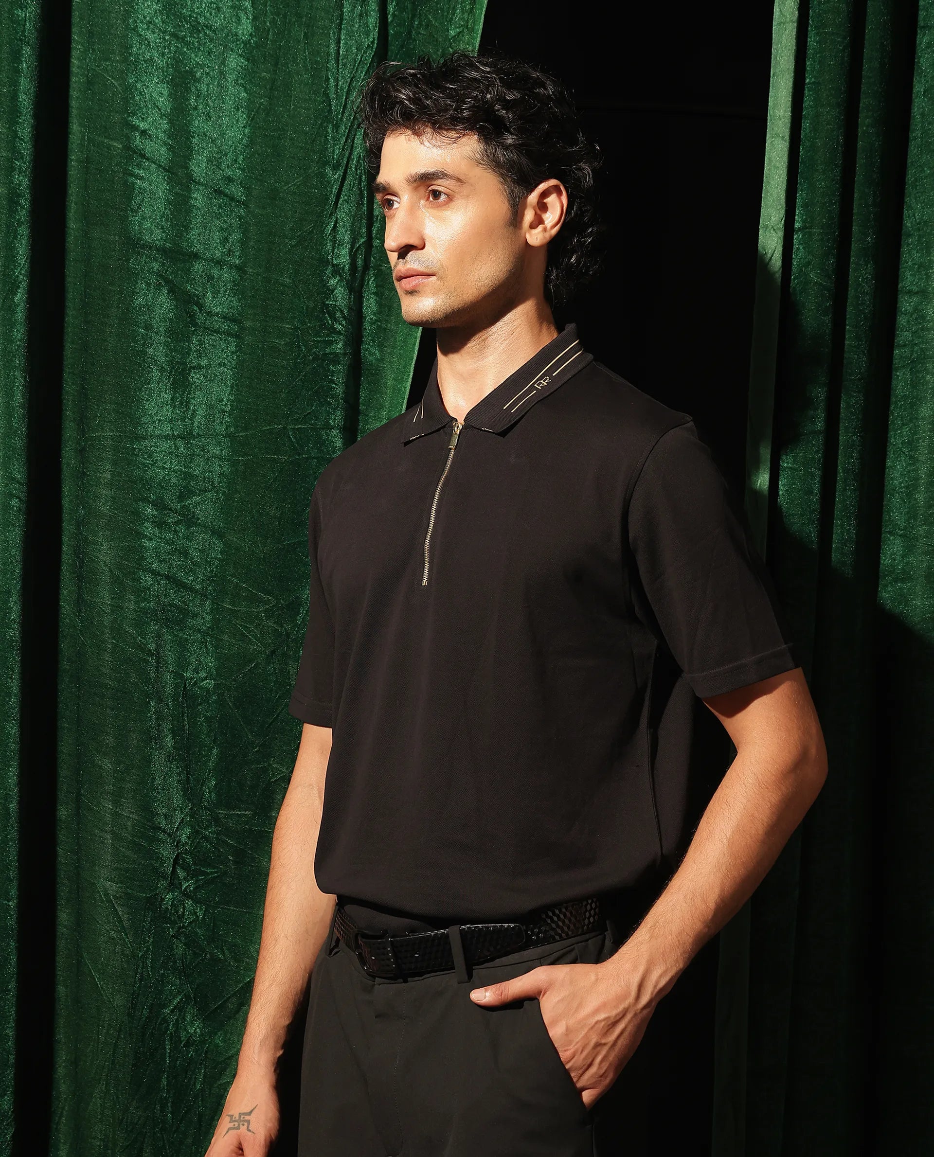 Rare Rabbit Mens Zire Black Short Sleeve Regular Fit Monogram Collar Solid Polo T-Shirt