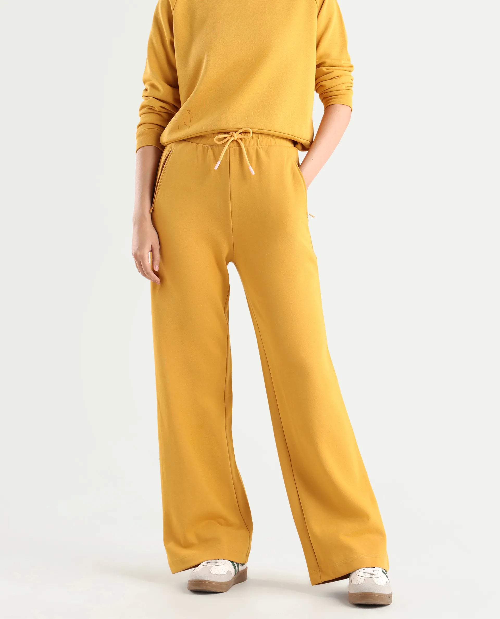 Rareism Women's Heavy Weight Interlock 340 Gsm Cotton Blend Plain Ankle Length Relaxed Fit Track Pant Flared