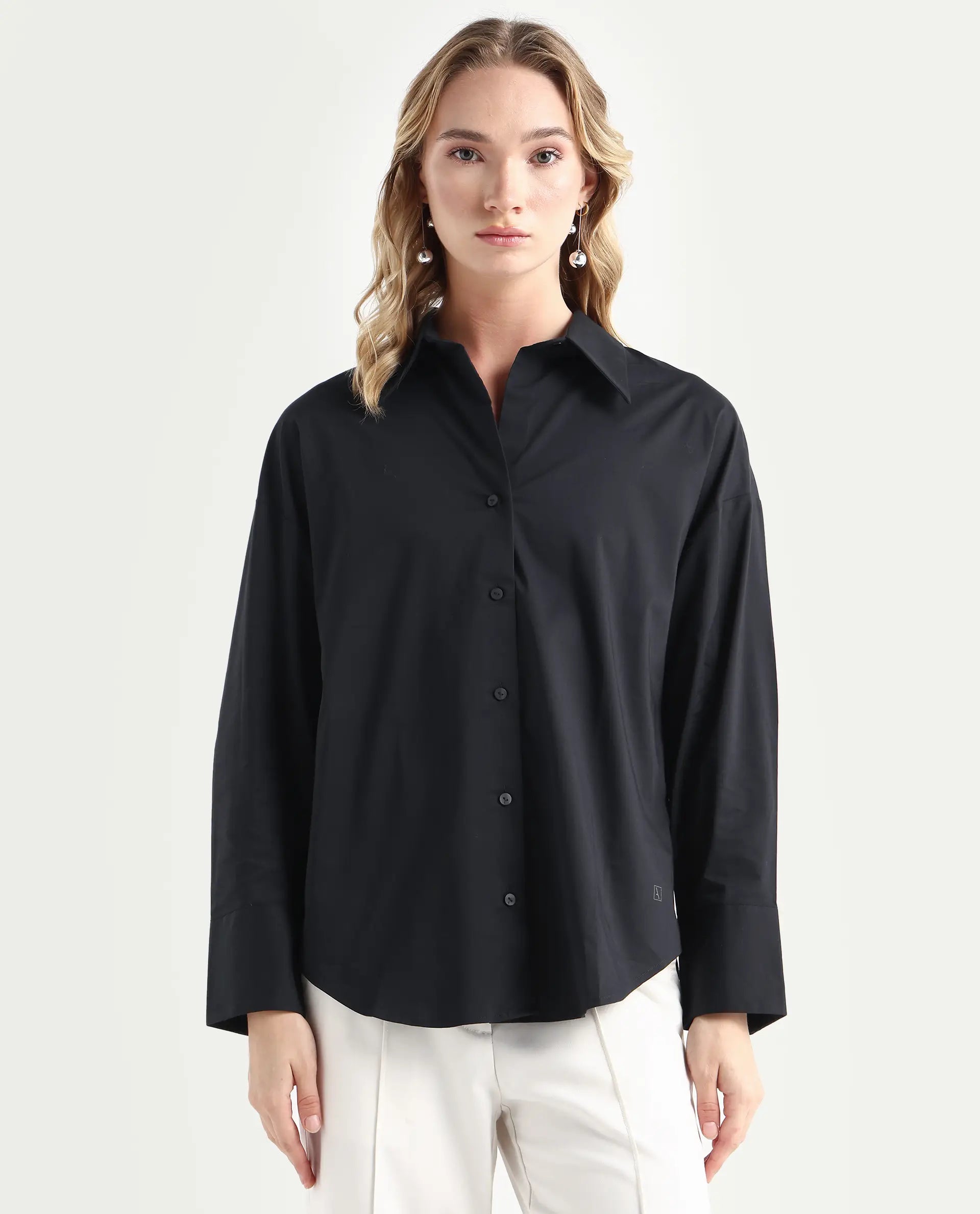 Rareism Women's Klox Black Cotton Spread Collar Plain Cuffed Sleeve Regular Fit Shirt