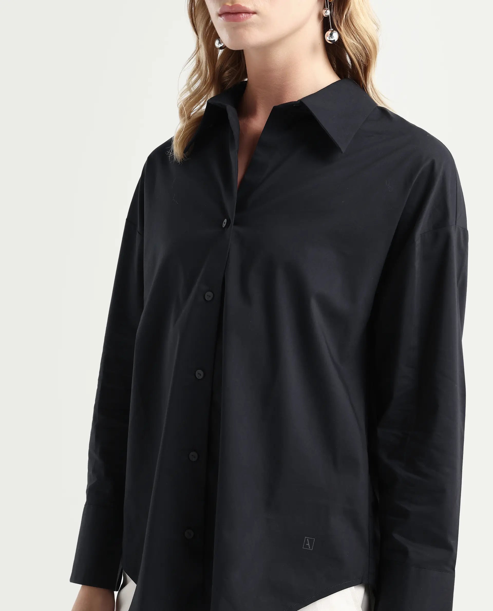 Rareism Women's Klox Black Cotton Spread Collar Plain Cuffed Sleeve Regular Fit Shirt
