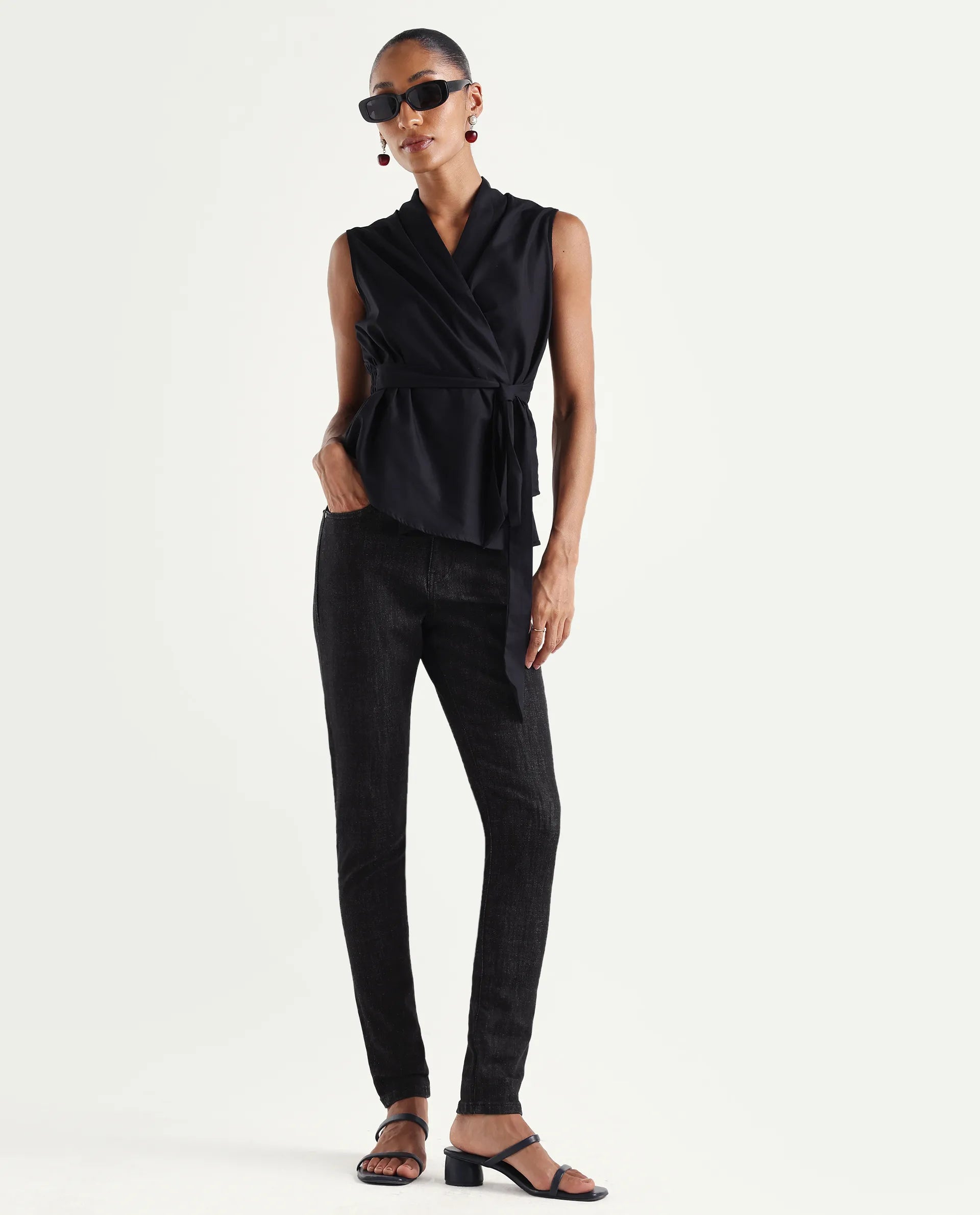 Rareism Women's Zaisho Black Cotton Blend Plain Ankle Length Sleek Skinny Fit Jeans