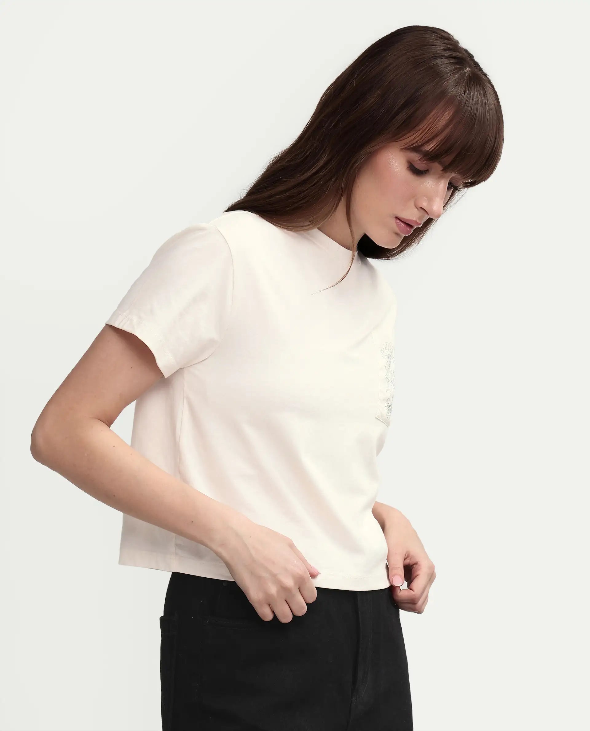 Rareism Women's Strankle Off White Cotton Blend Crew Neck Graphic Print Crop Regular Fit T-Shirt