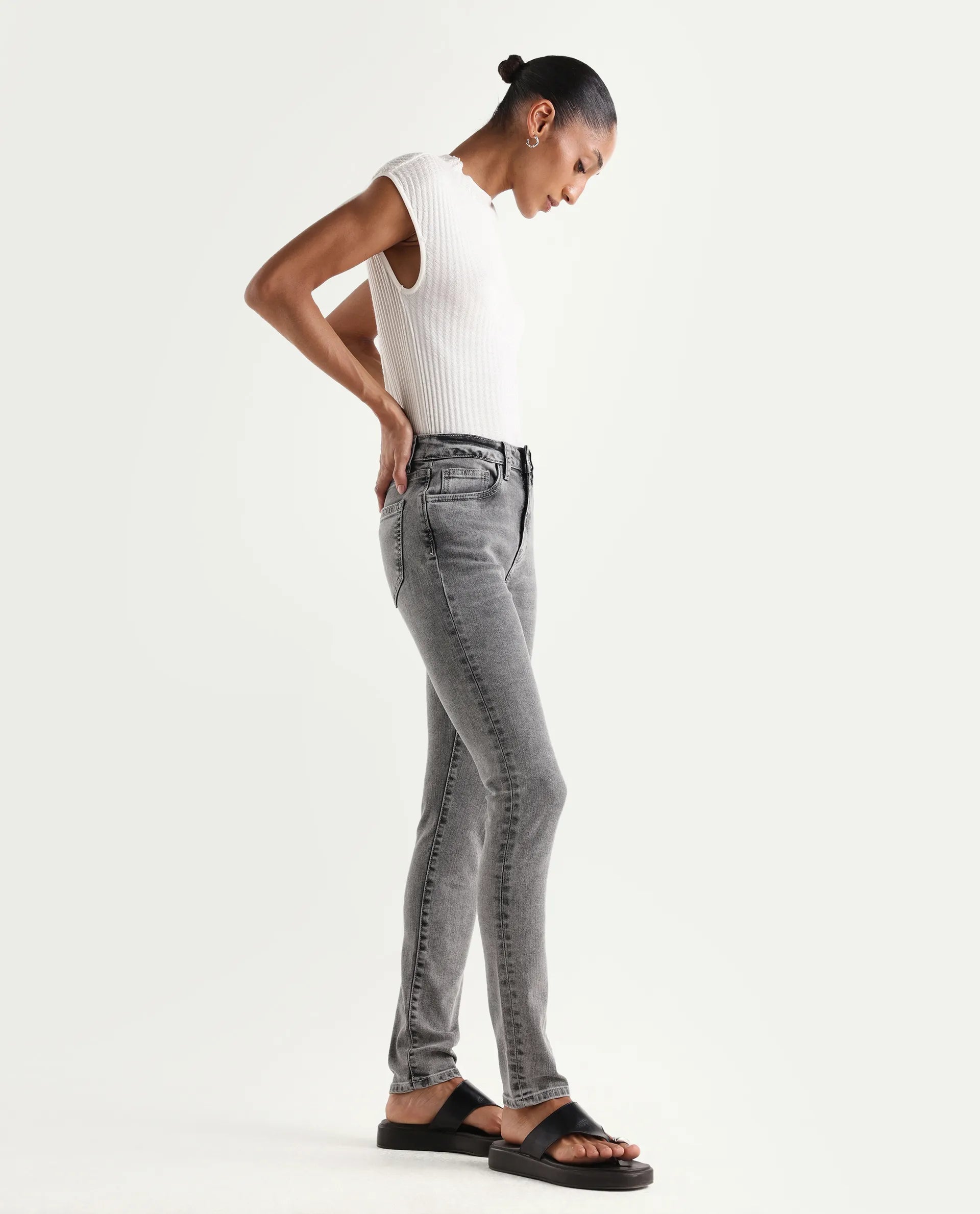 Rareism Women's Zingal Grey Cotton Plain Ankle Length Sleek Skinny Fit Jeans