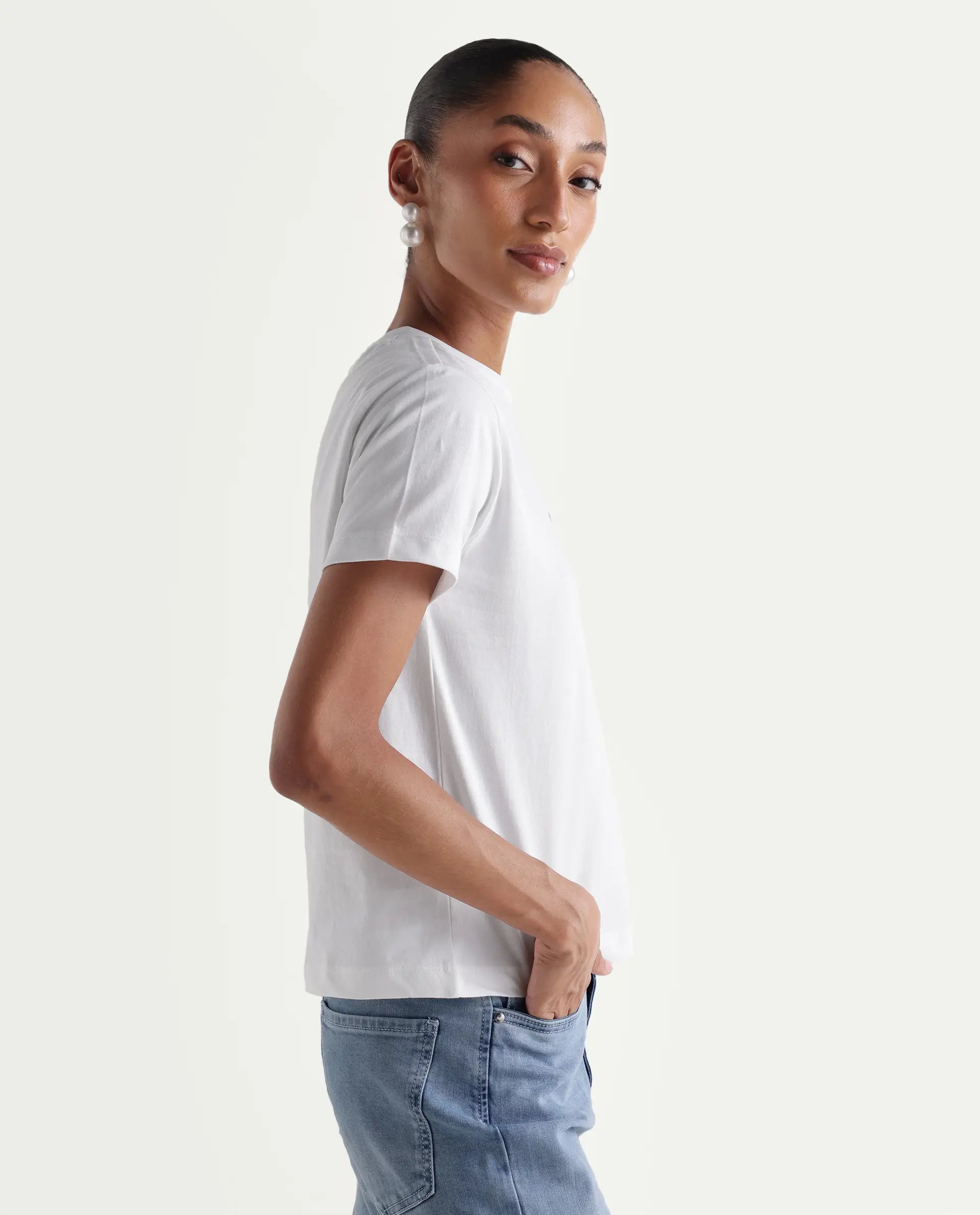 Rareism Women's Zera White Cotton Crew Neck Pull-On Regular Graphic Print T-Shirt