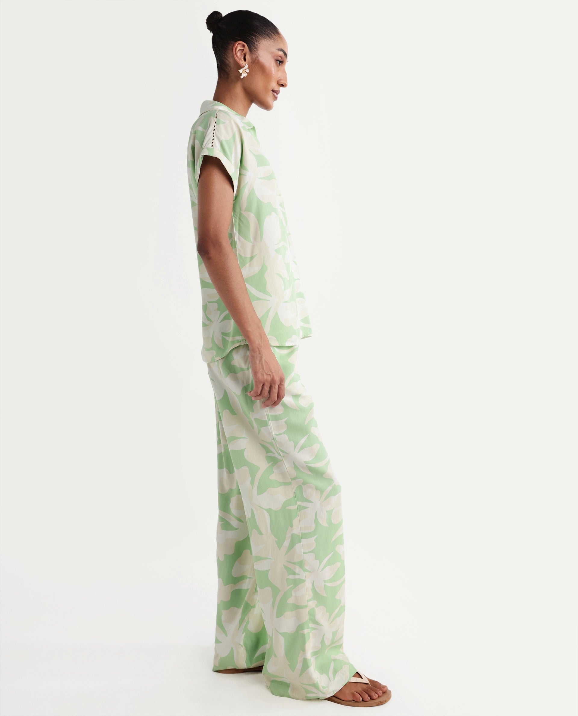 Rareism Women's Vasin-B Light Green Viscose Wide Abstract Print Trouser