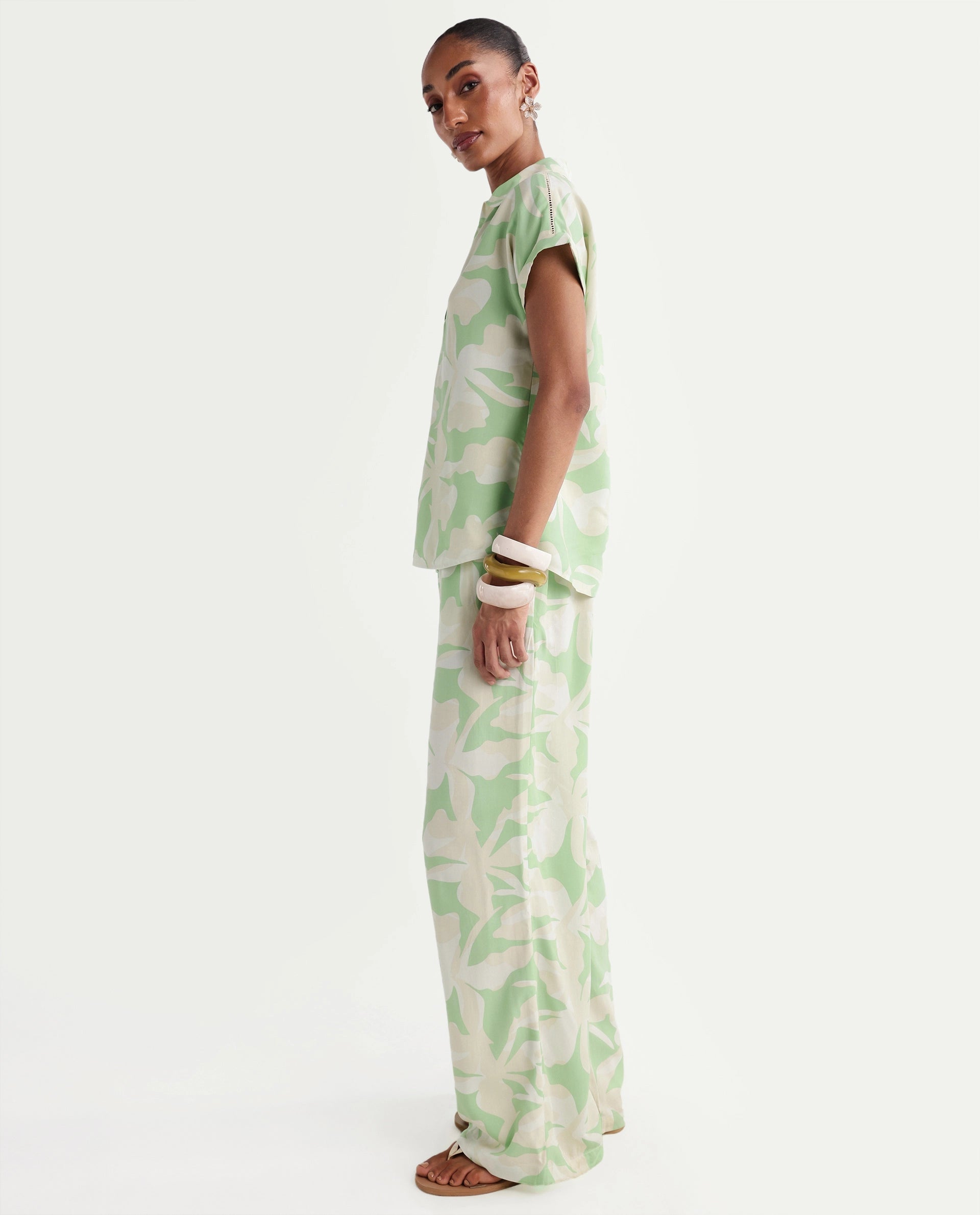Rareism Women's Vasin-B Light Green Viscose Wide Abstract Print Trouser