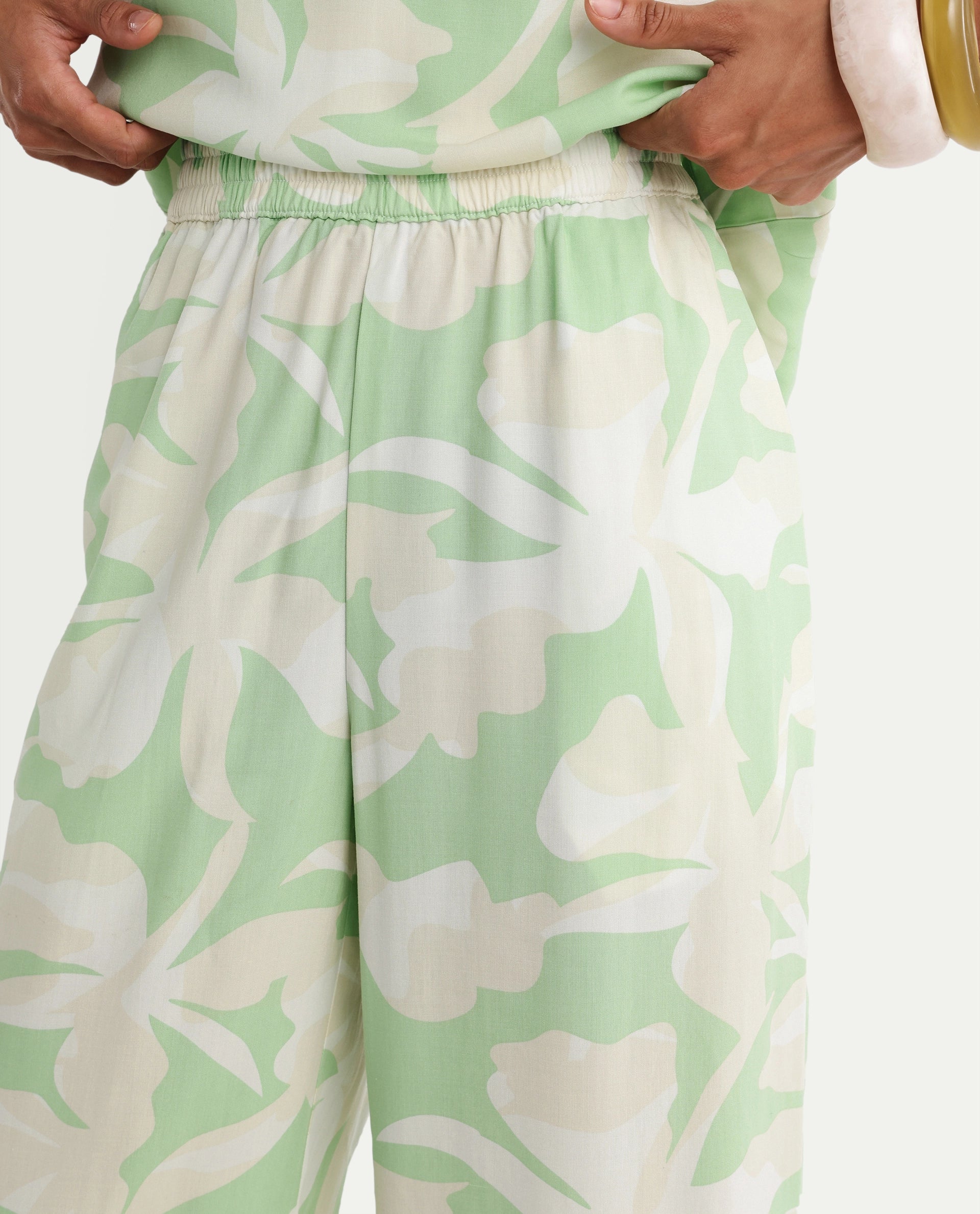 Rareism Women's Vasin-B Light Green Viscose Wide Abstract Print Trouser