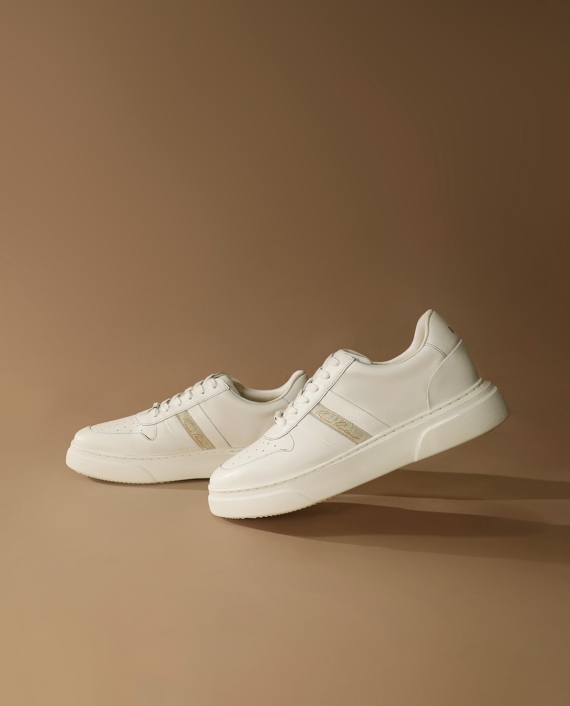 Rare Rabbit Mens Polaris White Round Toe Low Top Lace-Up Sneaker Shoes