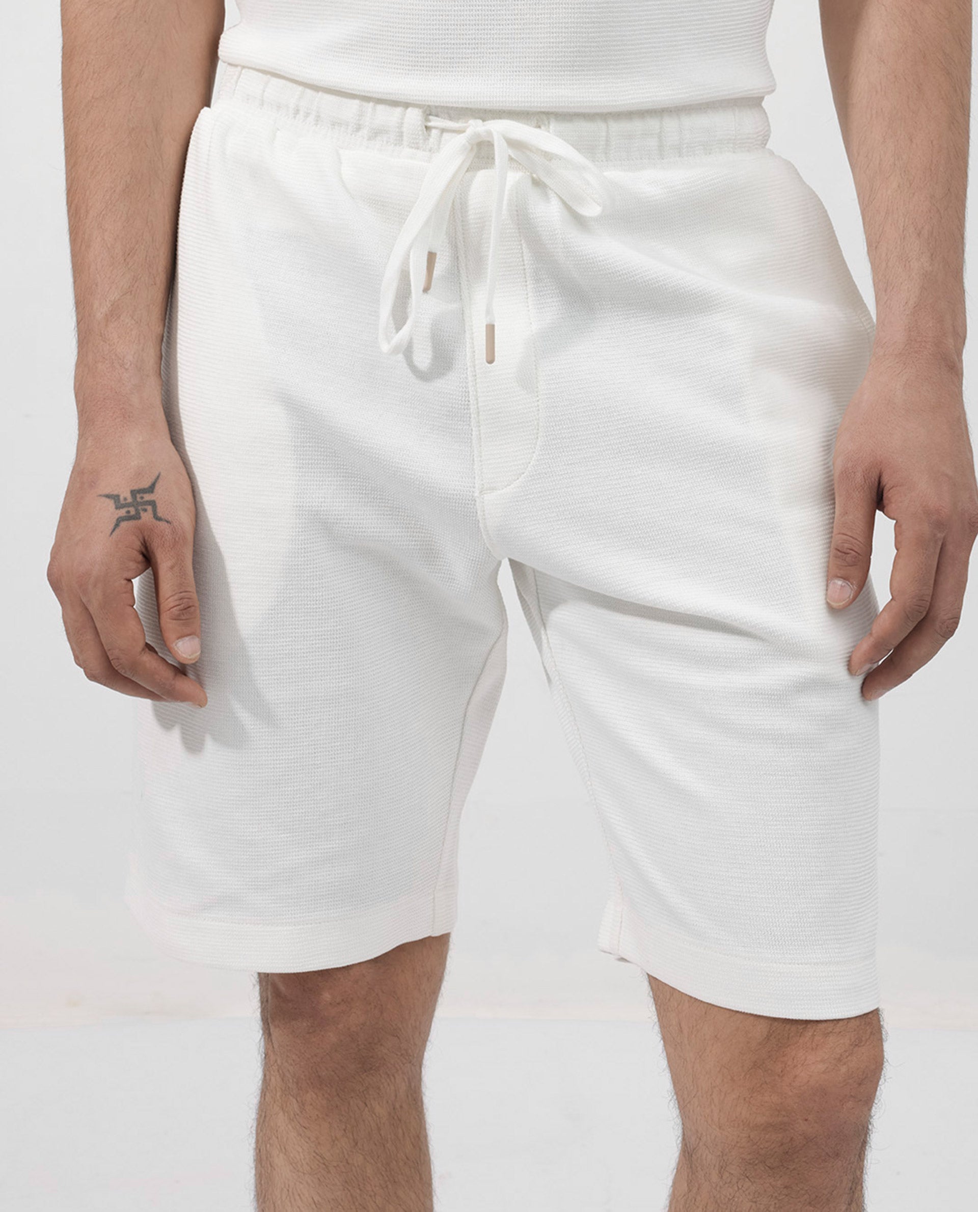 Rare Rabbit Mens Ambet Off-White Cotton Polyester Solid Knee Length Shorts