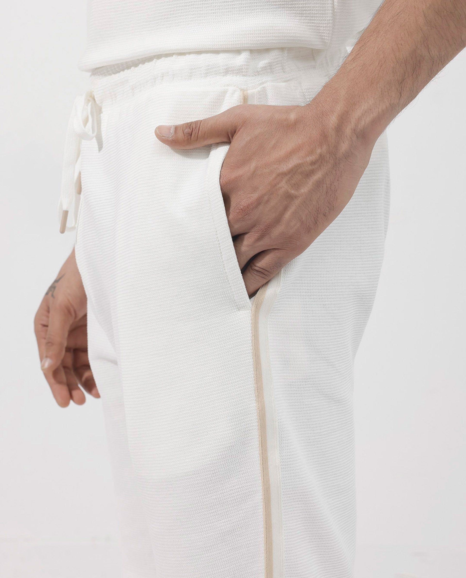 Rare Rabbit Mens Ambet Off-White Cotton Polyester Solid Knee Length Shorts