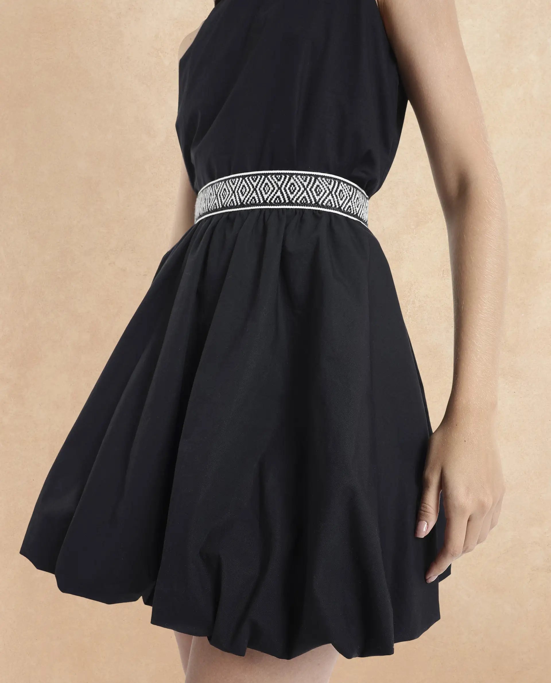 Rareism Women Como Black Zipper Balloon Fit Plain Mini Skirt