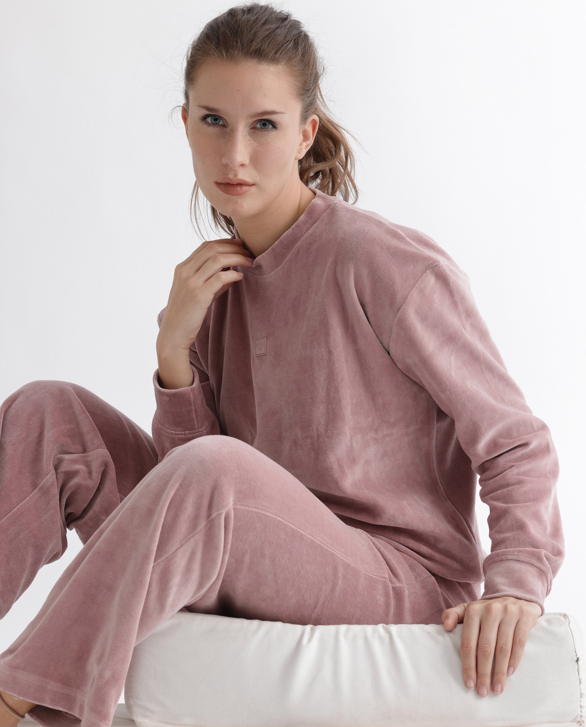 Rareism Articale Women Micolo Dusky Pink Cotton Blend Fabric Full Sleeves Cuffed Sleeve Round Neck Regular Fit Graphic Print Sweatshirt