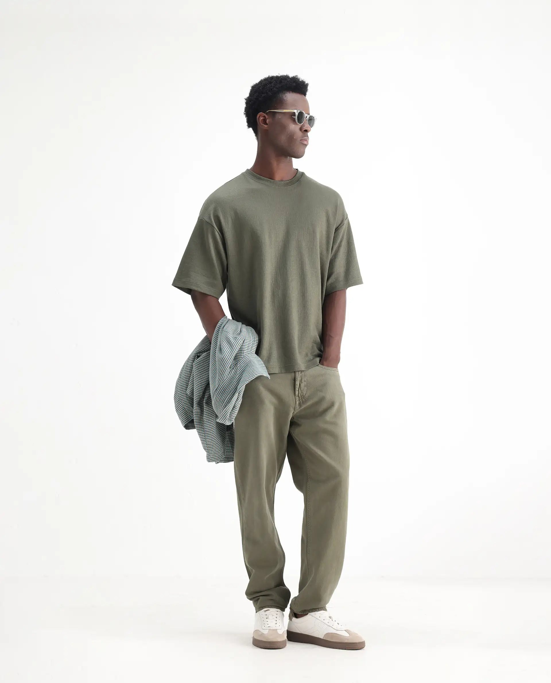 Rare Rabbit Men's Arvi Green Cotton Plain Dond Carrot Fit Jeans