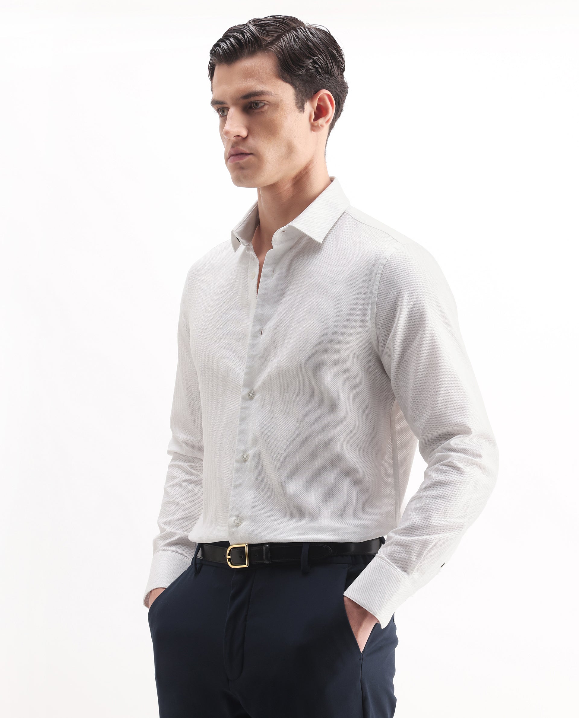 Rare Rabbit Men's Astron 25 White Cotton Blend Plain Regular Fit Full Sleeve Collared Shirt