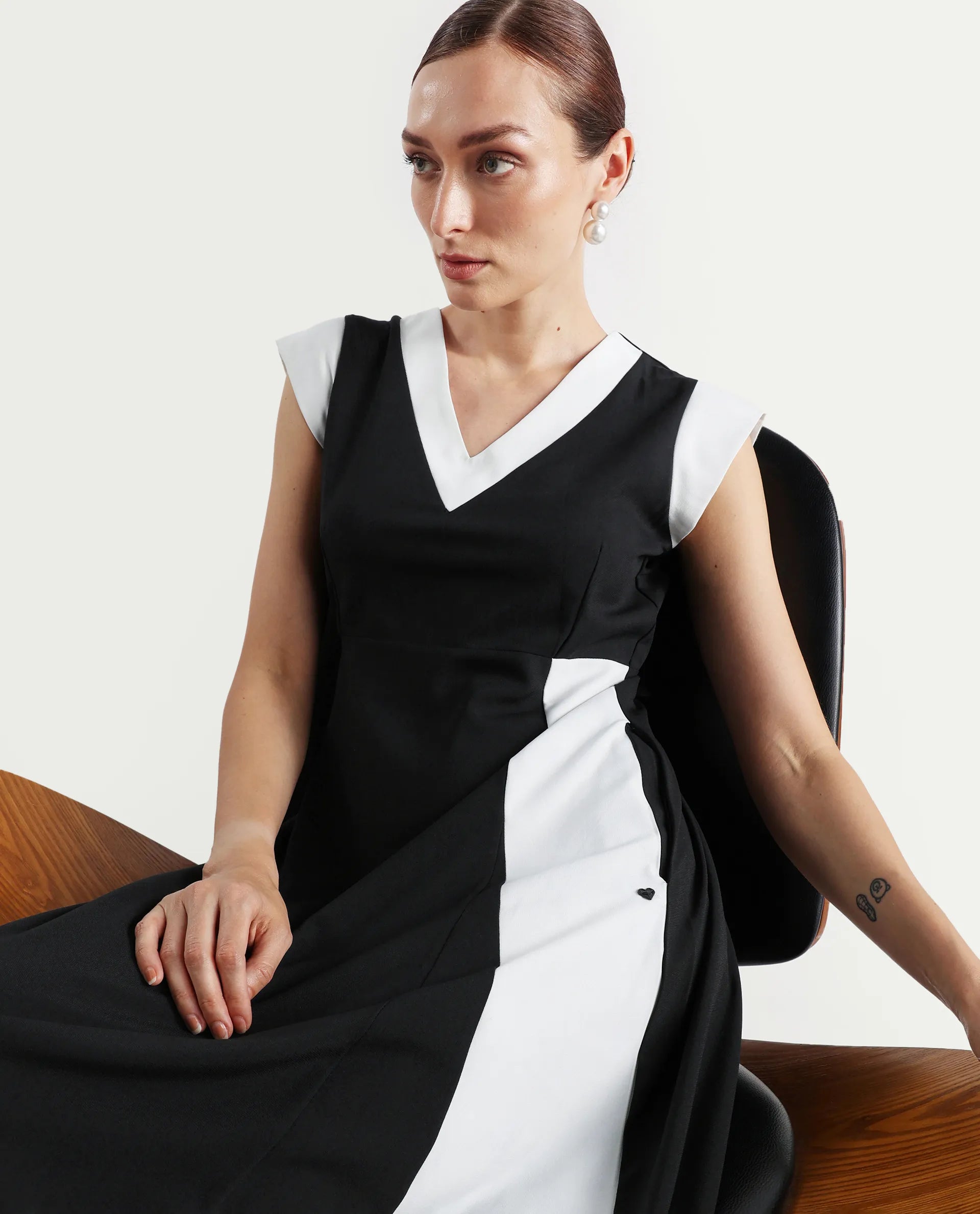 Rareism Women's Bhinua Black Twill V-Neck Plain Ruffled Sleeve Maxi Straight Fit Dress