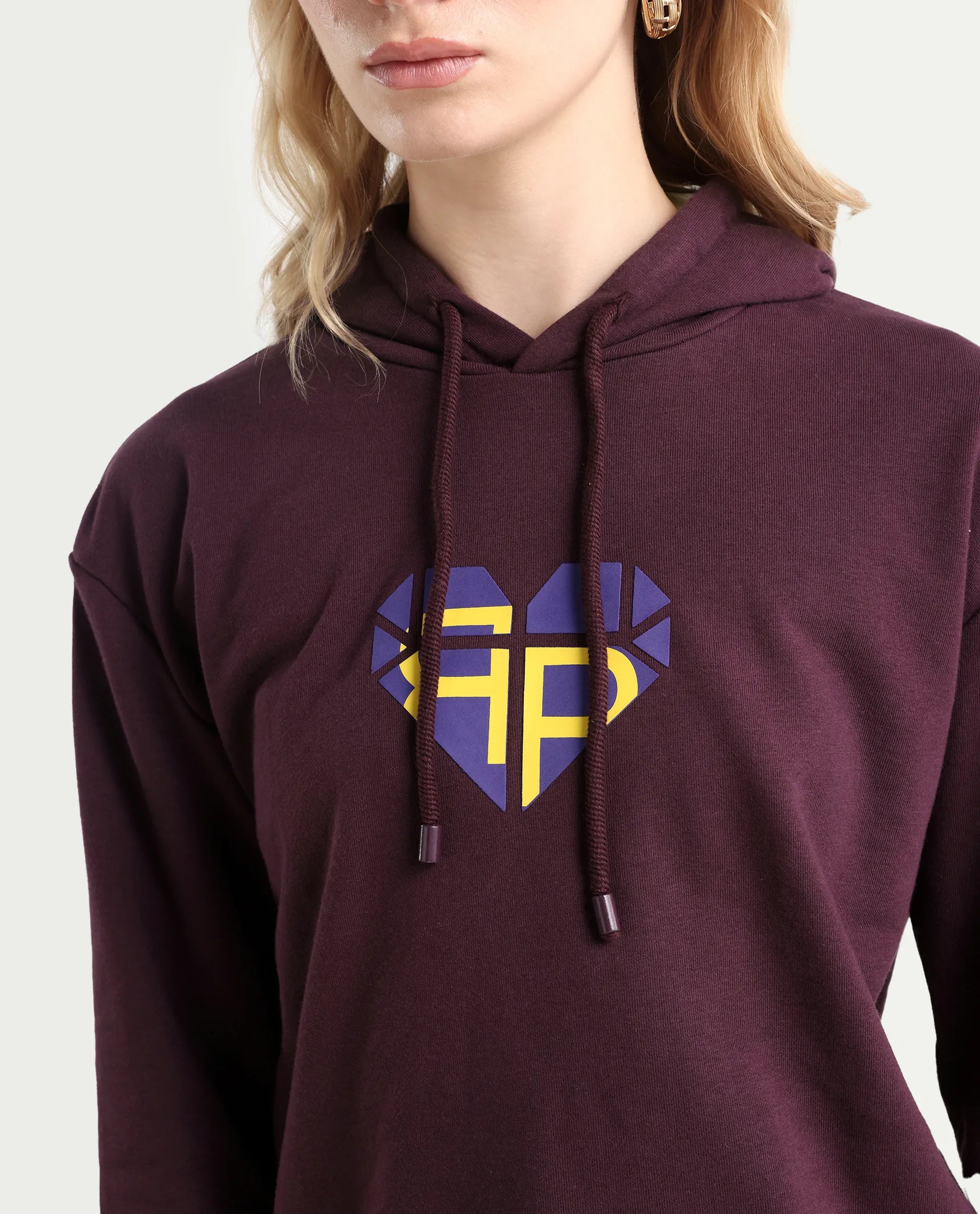 Rareism Women's Blacher Dark Maroon Polyester Blend Hooded Graphic Print Regular Fit Sweatshirt