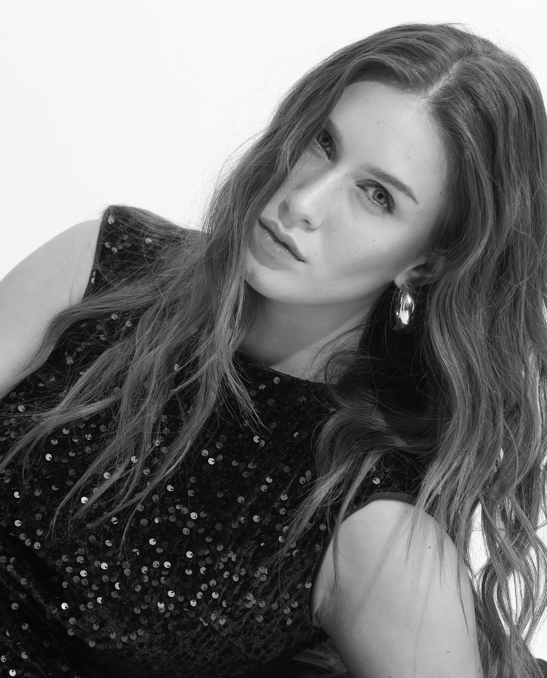 Rareism Women Briar Sheen Green Round Neck Sleeveless Sequin Bodycon Mini Dress