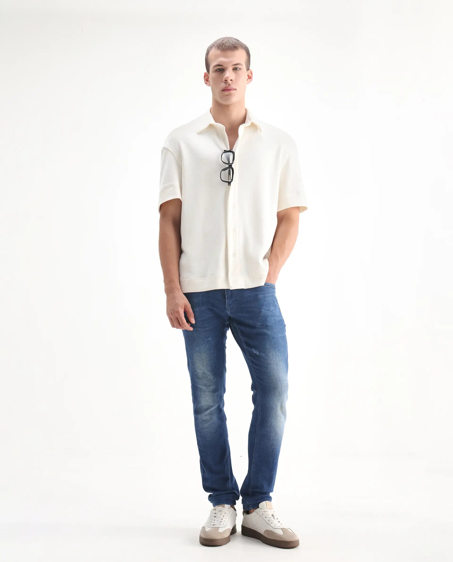 Rare Rabbit Men's Calca Blue Cotton Plain Hawk Slim Fit Jeans