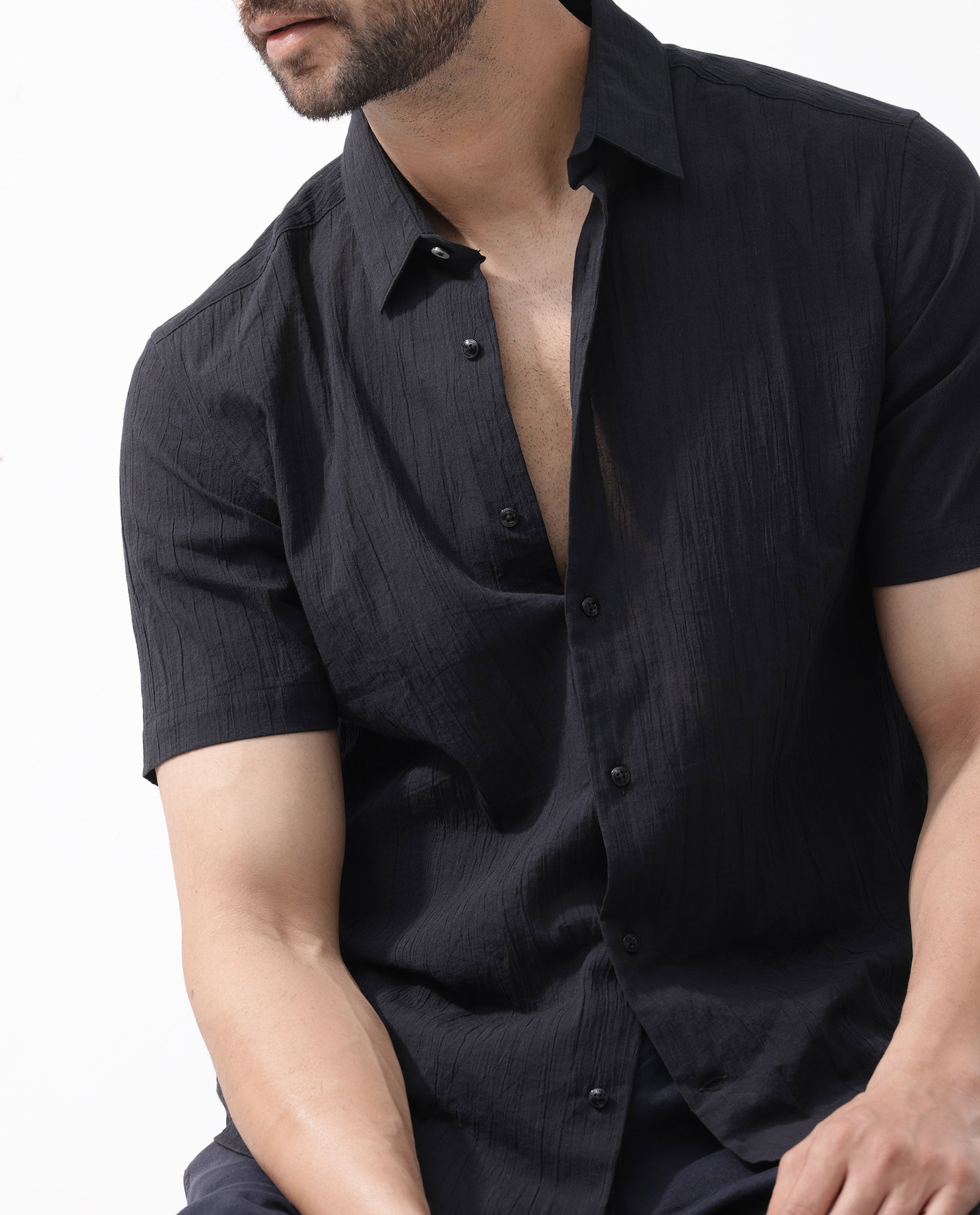 Rare Rabbit Mens Crinkle SS Black Cotton Fabric Short Sleeve Boxy Fit Crinkle Effect Solid Shirt