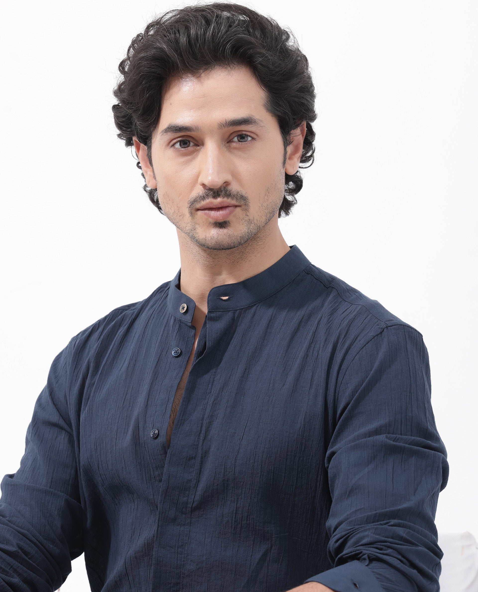 Rare Rabbit Mens Crinkle LS Navy Cotton Fabric Mandarin Collar Full Sleeve Crinkle Effect Solid Shirt