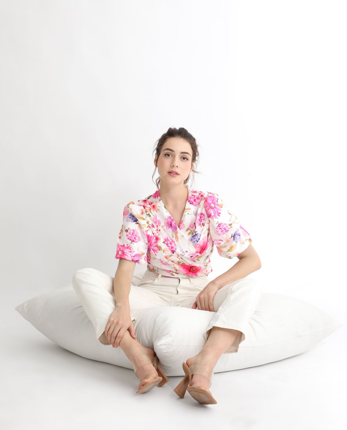 Rareism Women Dackio White Polyester Fabric Short Sleeves Tie-Up Closure V-Neck Balloon Sleeve Relaxed Fit Floral Print Cropped Top