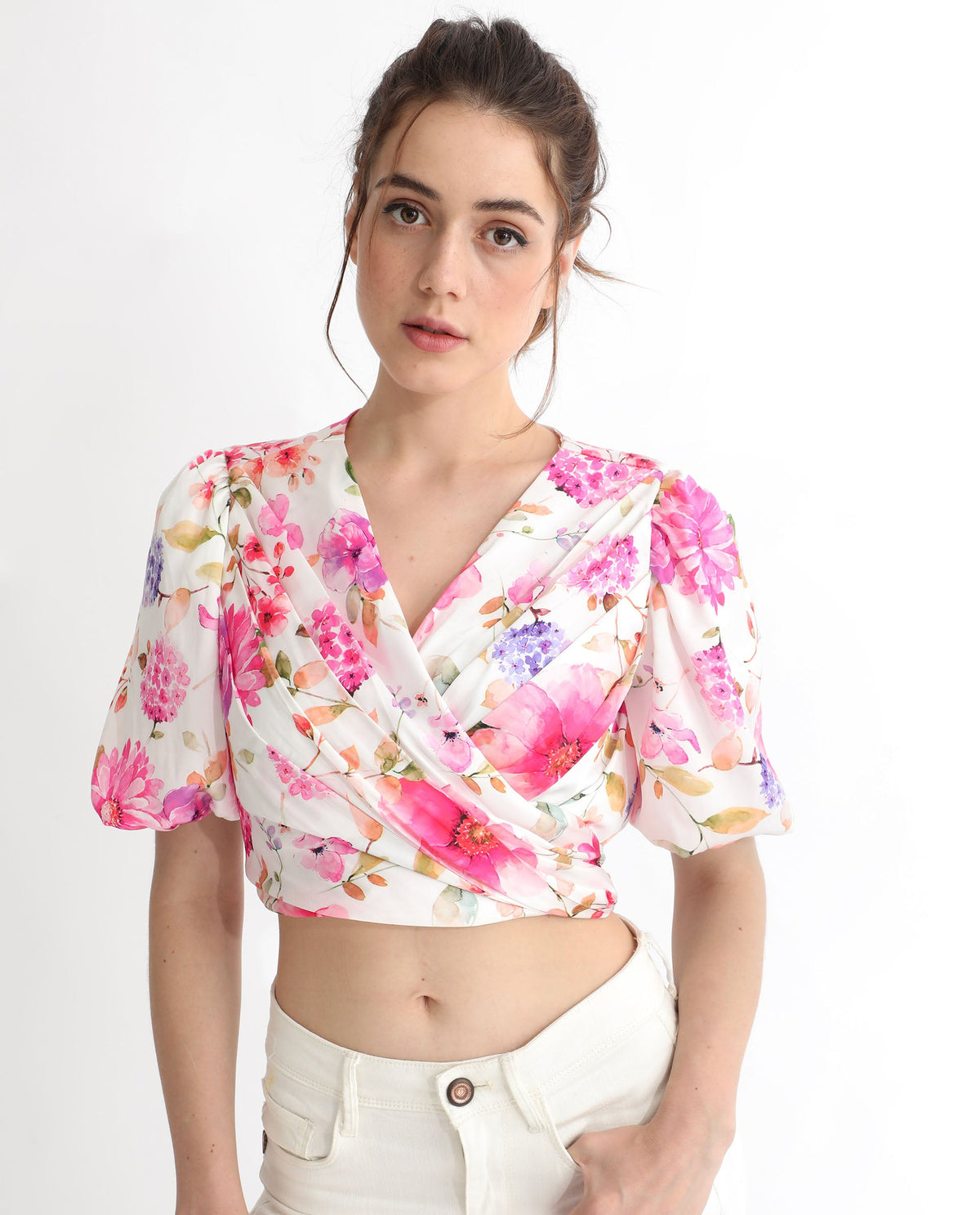 Rareism Women Dackio White Polyester Fabric Short Sleeves Tie-Up Closure V-Neck Balloon Sleeve Relaxed Fit Floral Print Cropped Top