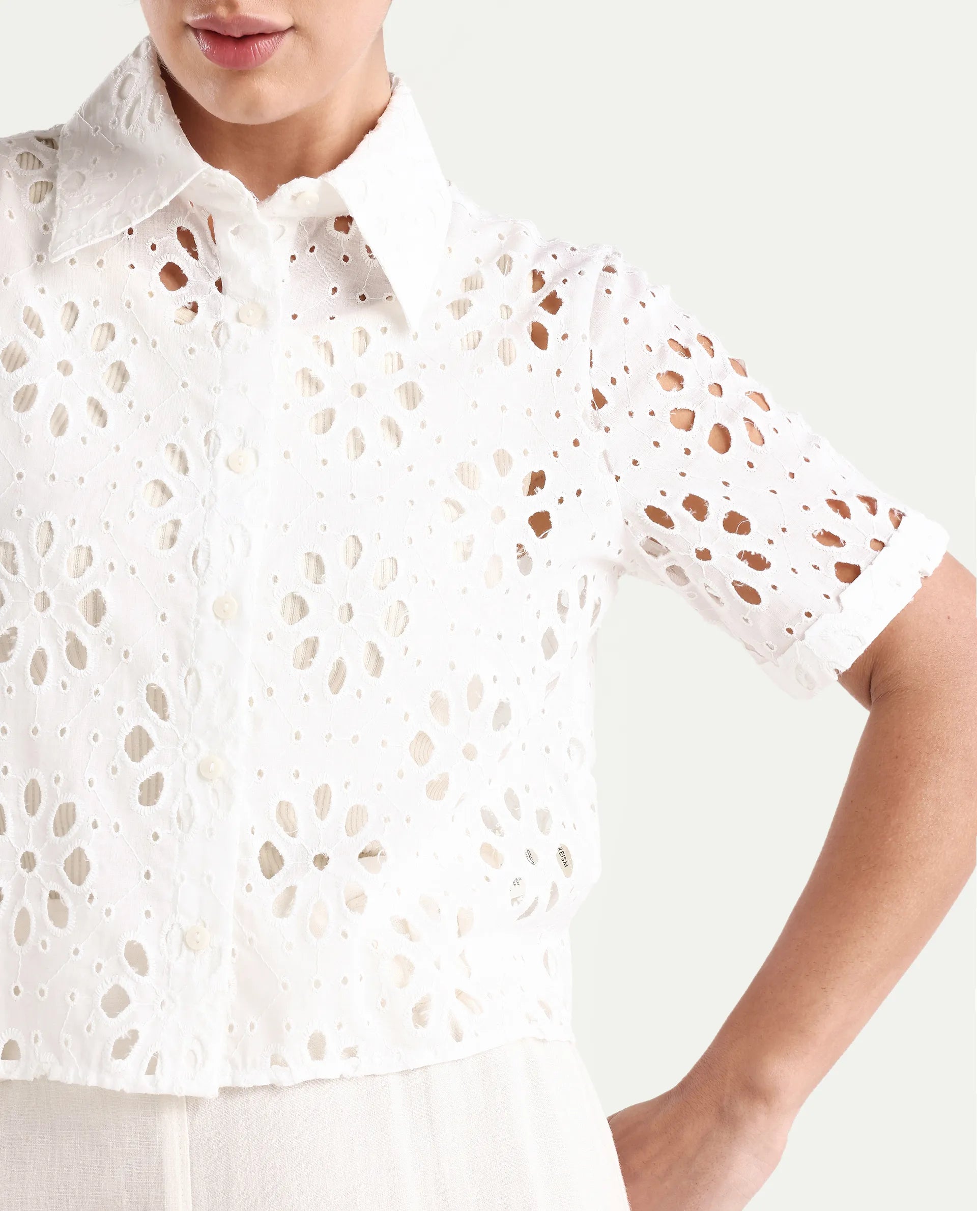 Rareism Women's Epoch White Cotton Collared Plain Crop Regular Fit Shirt