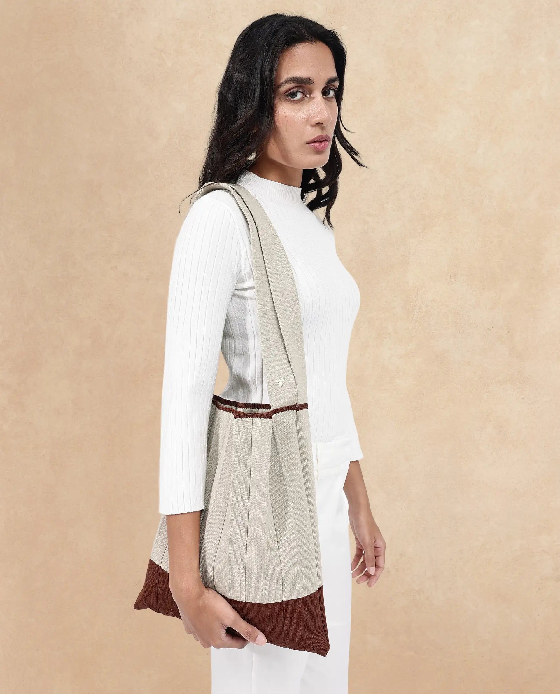 Rareism Articale Women Flounce Beige Fabric Polyester Colorblock Knitted Tote Bag