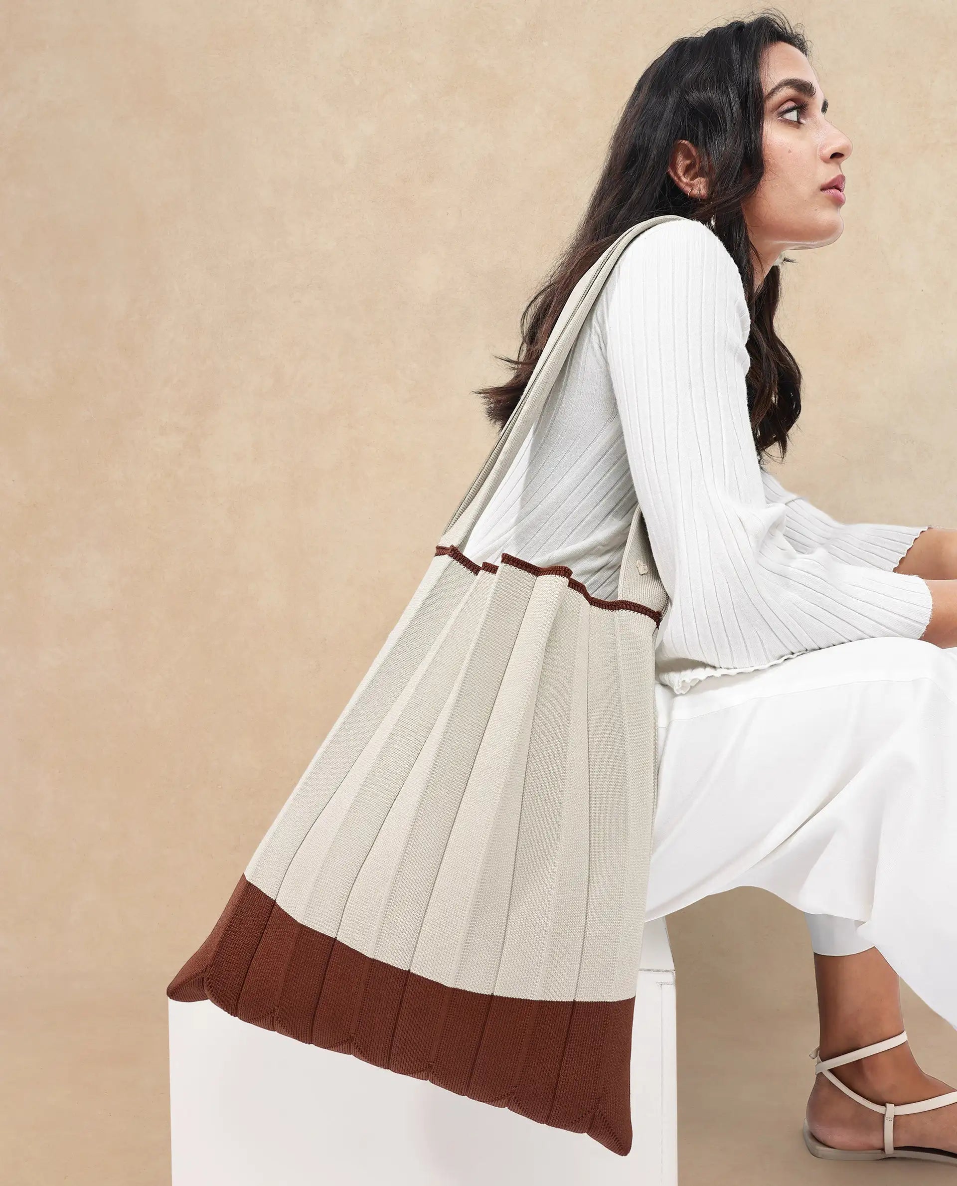 Rareism Articale Women Flounce Beige Fabric Polyester Colorblock Knitted Tote Bag