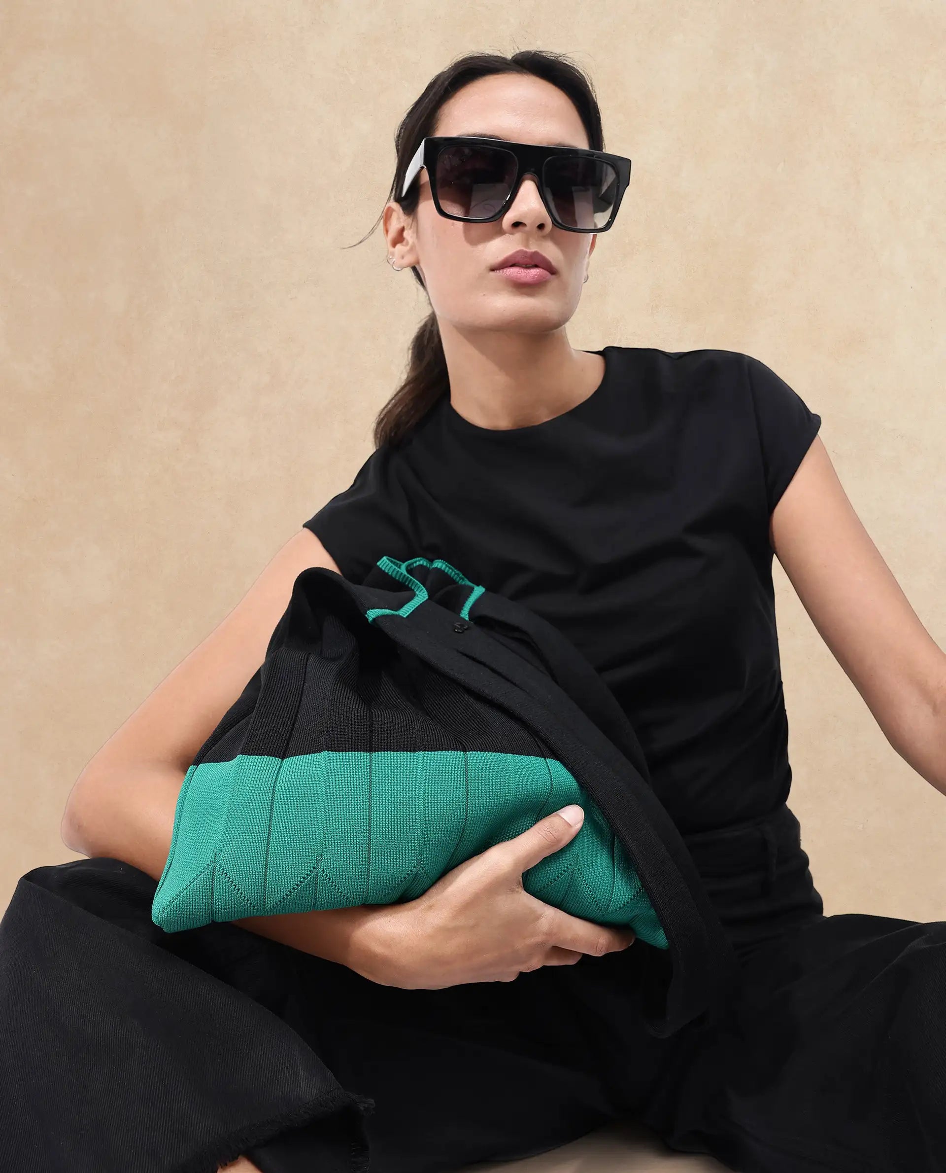 Rareism Articale Women Flounce Black Fabric Polyester Fabric Colorblock Knitted Tote Bag