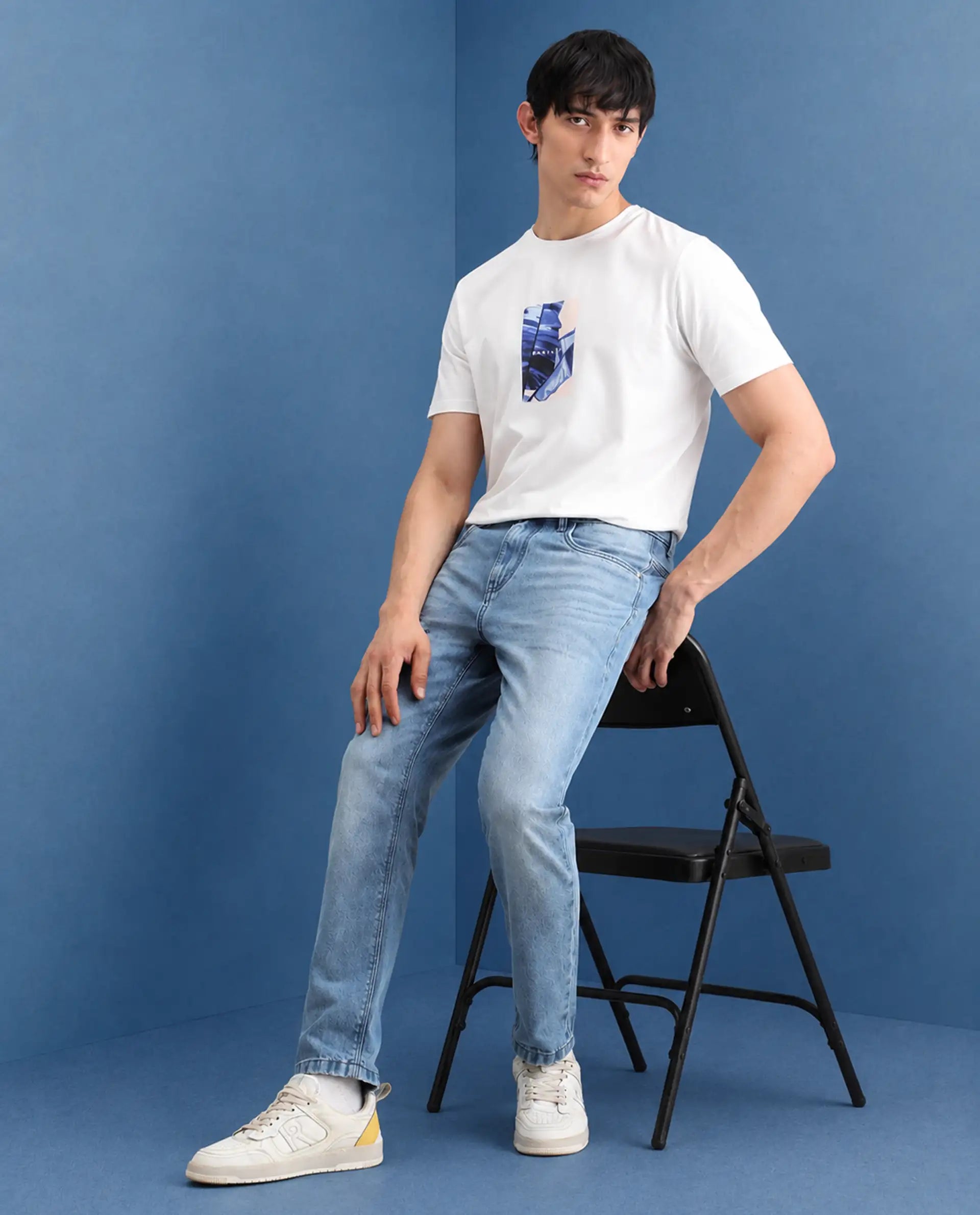 Rare Rabbit Men's Fynn Light Blue Cotton Fabric Kurt Carrot Plain Jeans