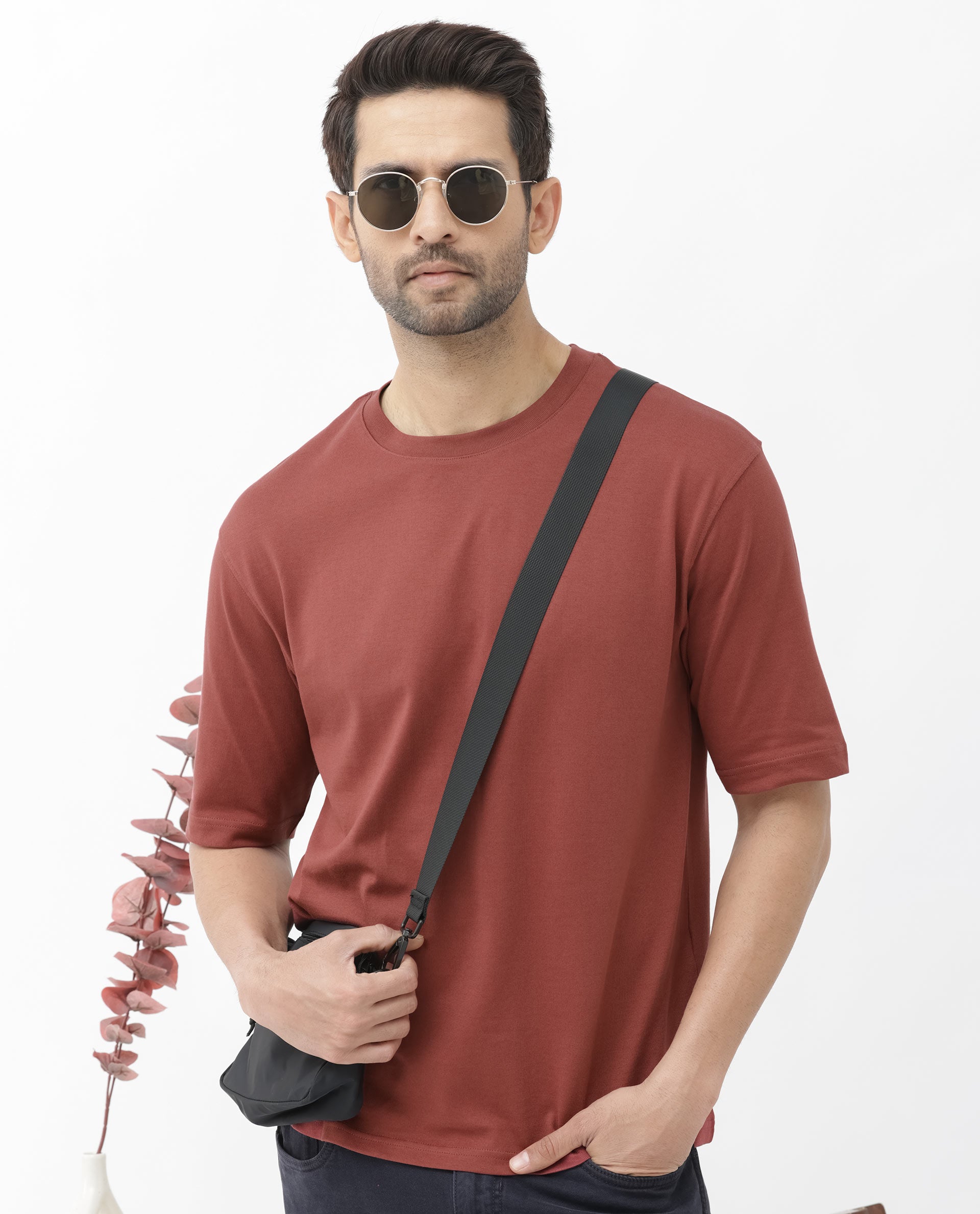 Rare Rabbit Men's Gallos Rust Short Sleeve Oversized Solid T-Shirt