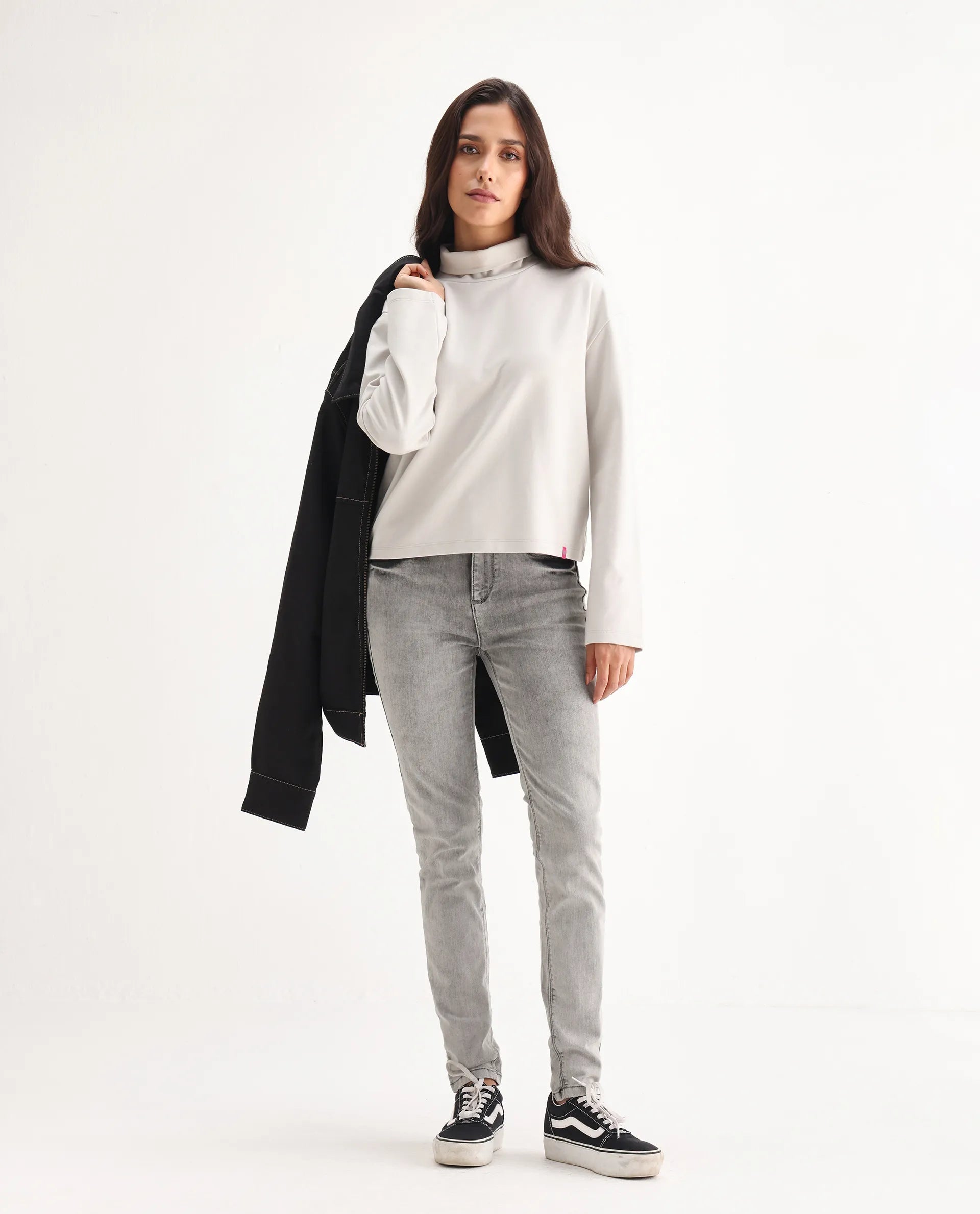 Rareism Women's Goliath Grey Cotton Blend Plain Ankle Length Slim Fit Jeans