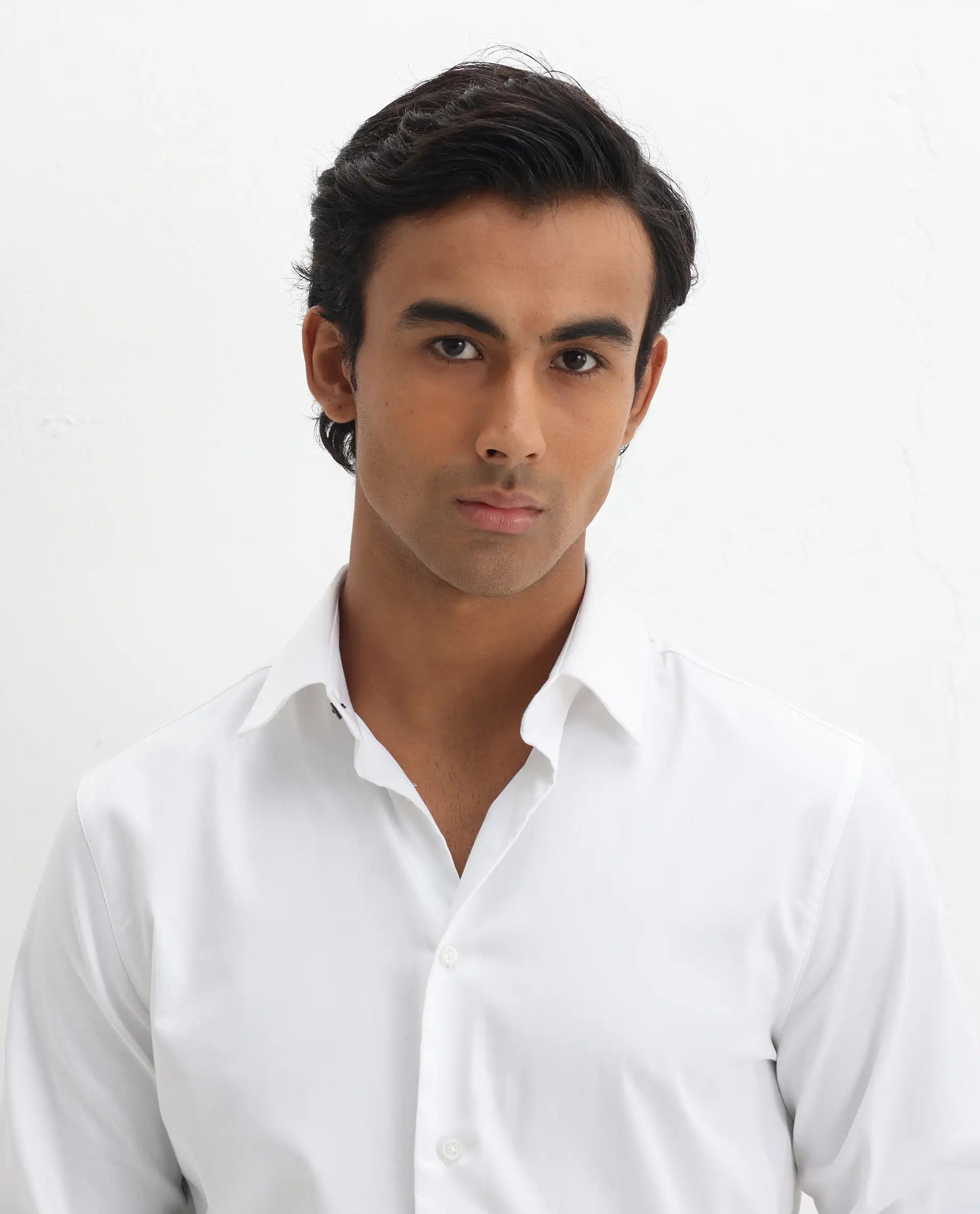 Rare Rabbit Men's Holla-26 White Cotton Plain Regular Fit Full Sleeve Collared Shirt