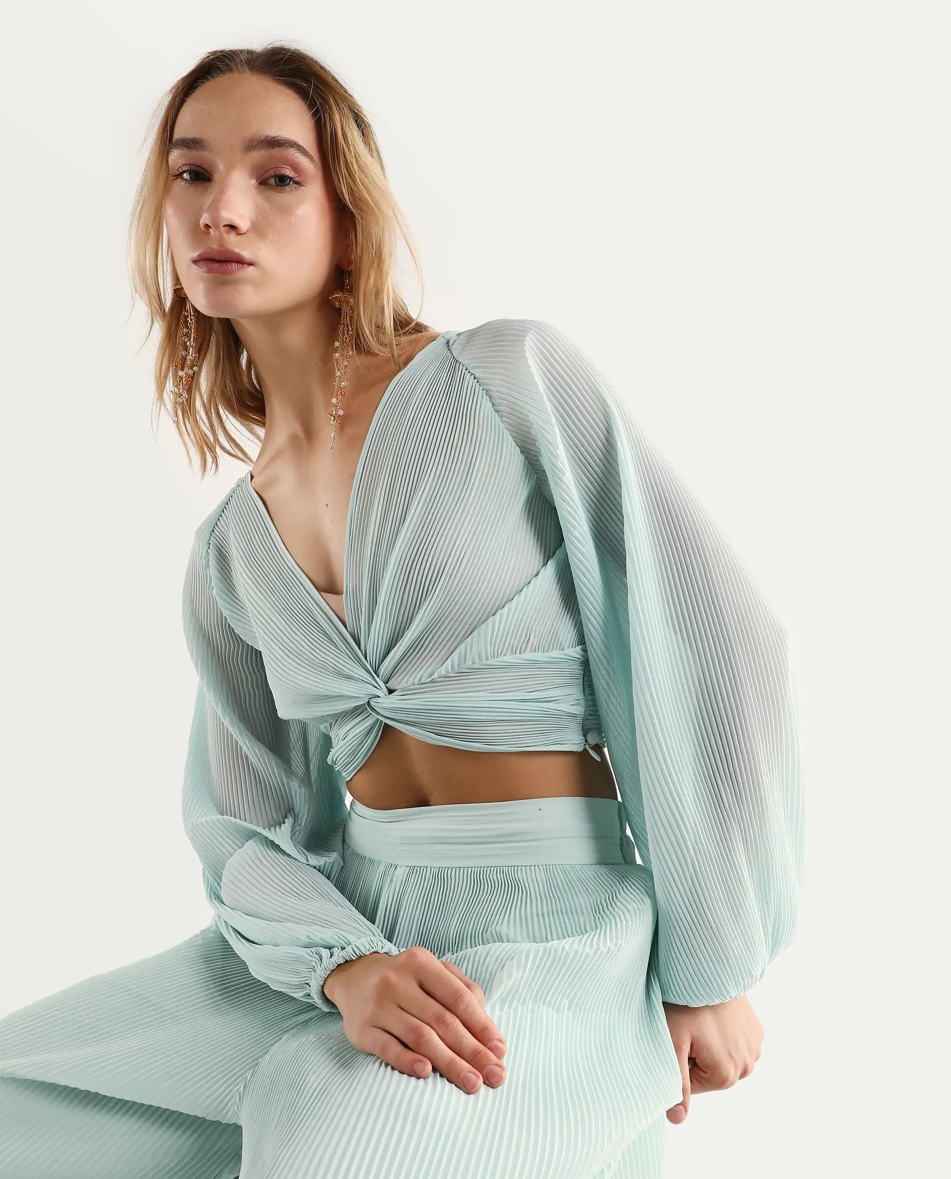 Rareism Women's Humphre-T Pastel Polyester V-Neck Plain Raglan Sleeve Crop Regular Fit Top