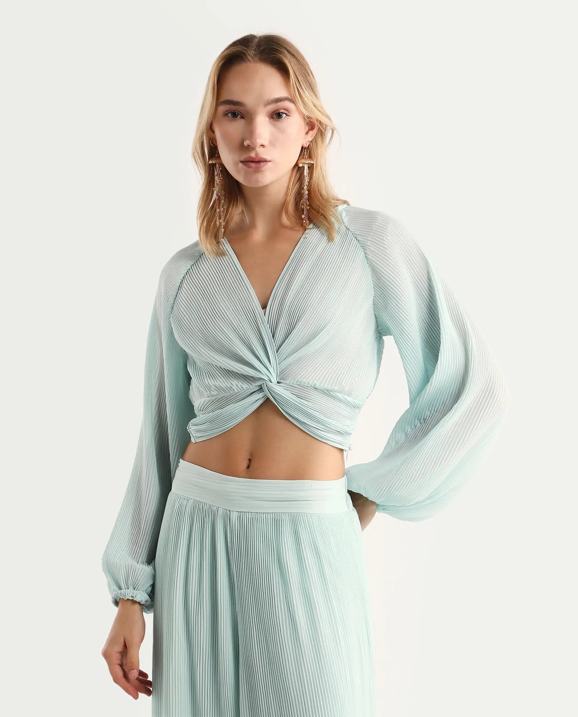 Rareism Women's Humphre-T Pastel Polyester V-Neck Plain Raglan Sleeve Crop Regular Fit Top