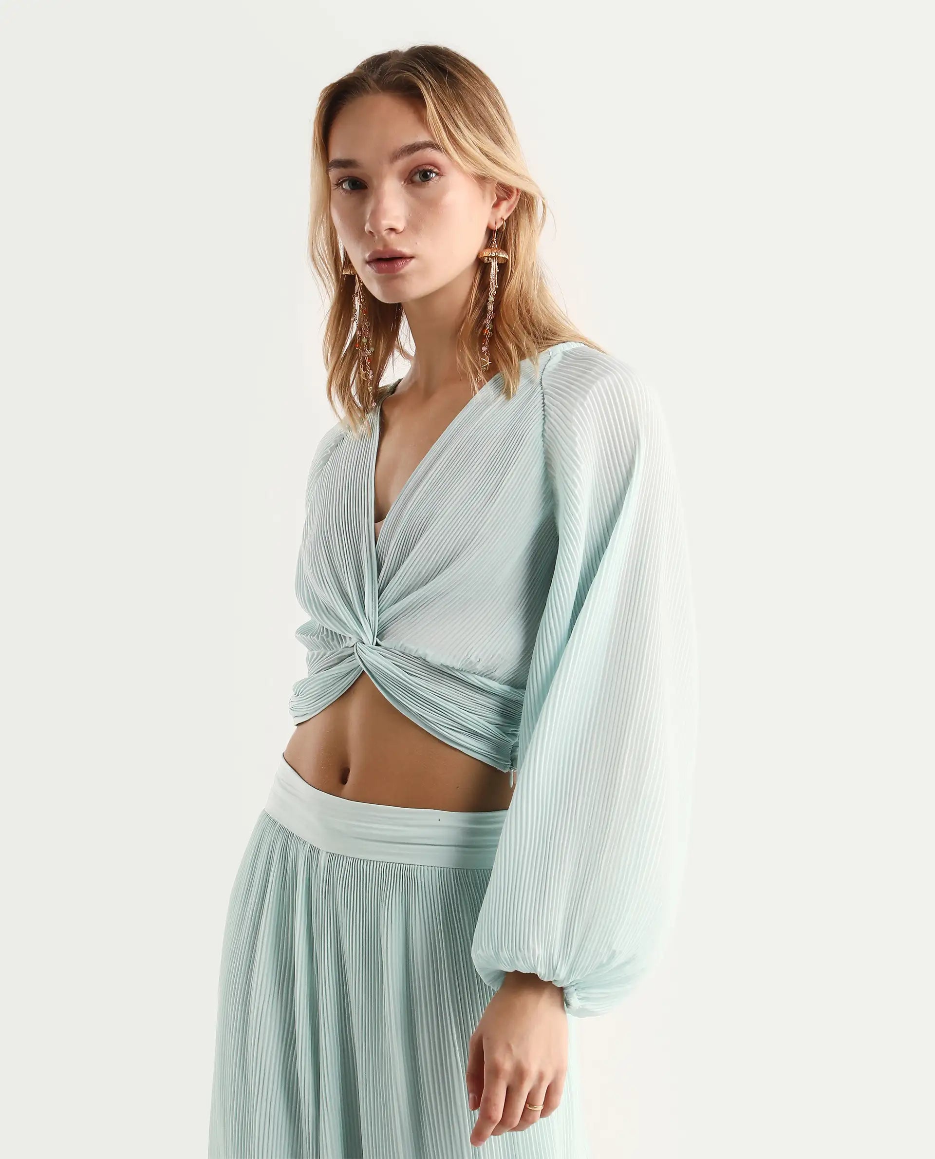 Rareism Women's Humphre-T Pastel Polyester V-Neck Plain Raglan Sleeve Crop Regular Fit Top