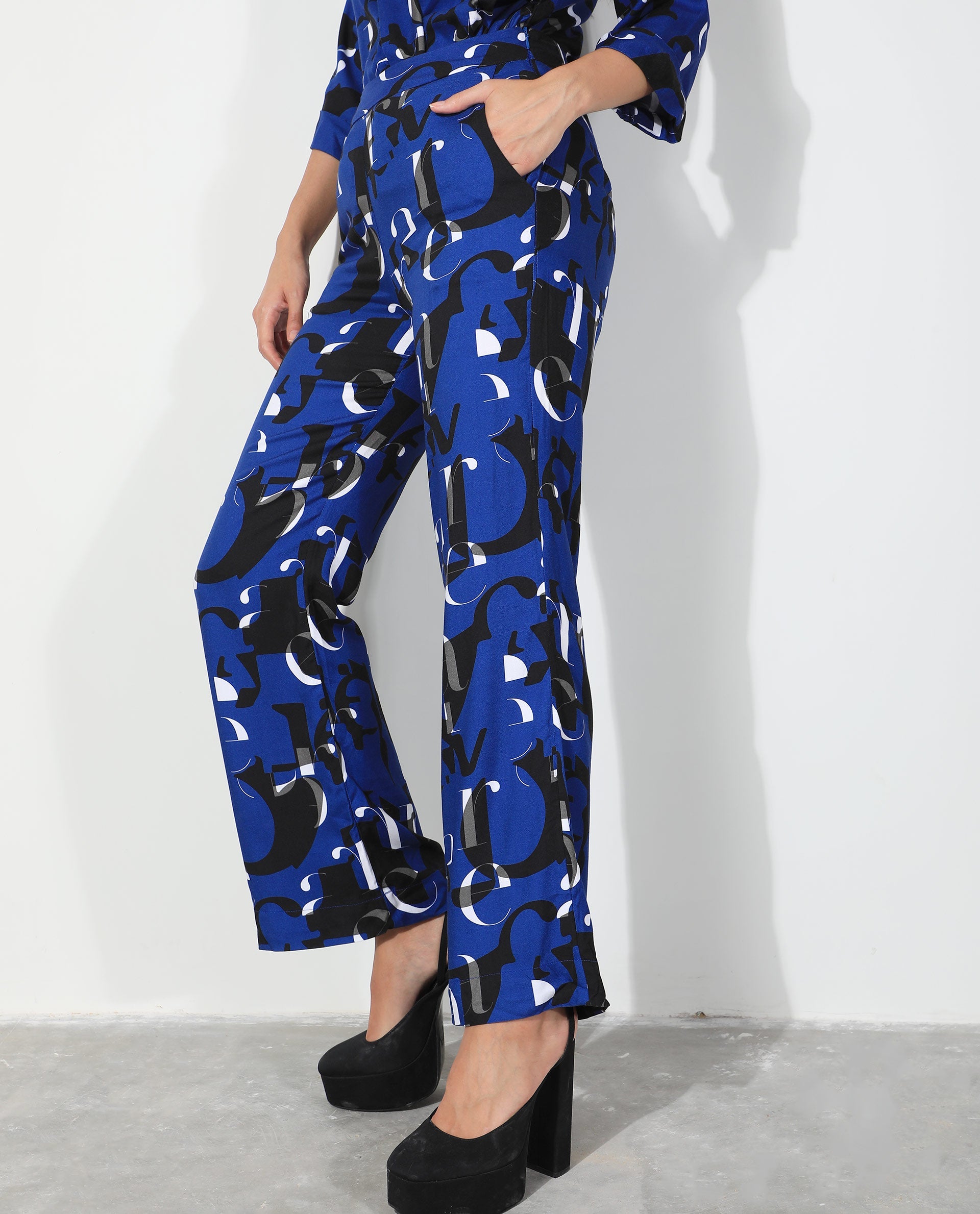 Rareism Women Ryan Blue Viscose Fabric Regular Fit Abstract Print Ankle Length Trousers