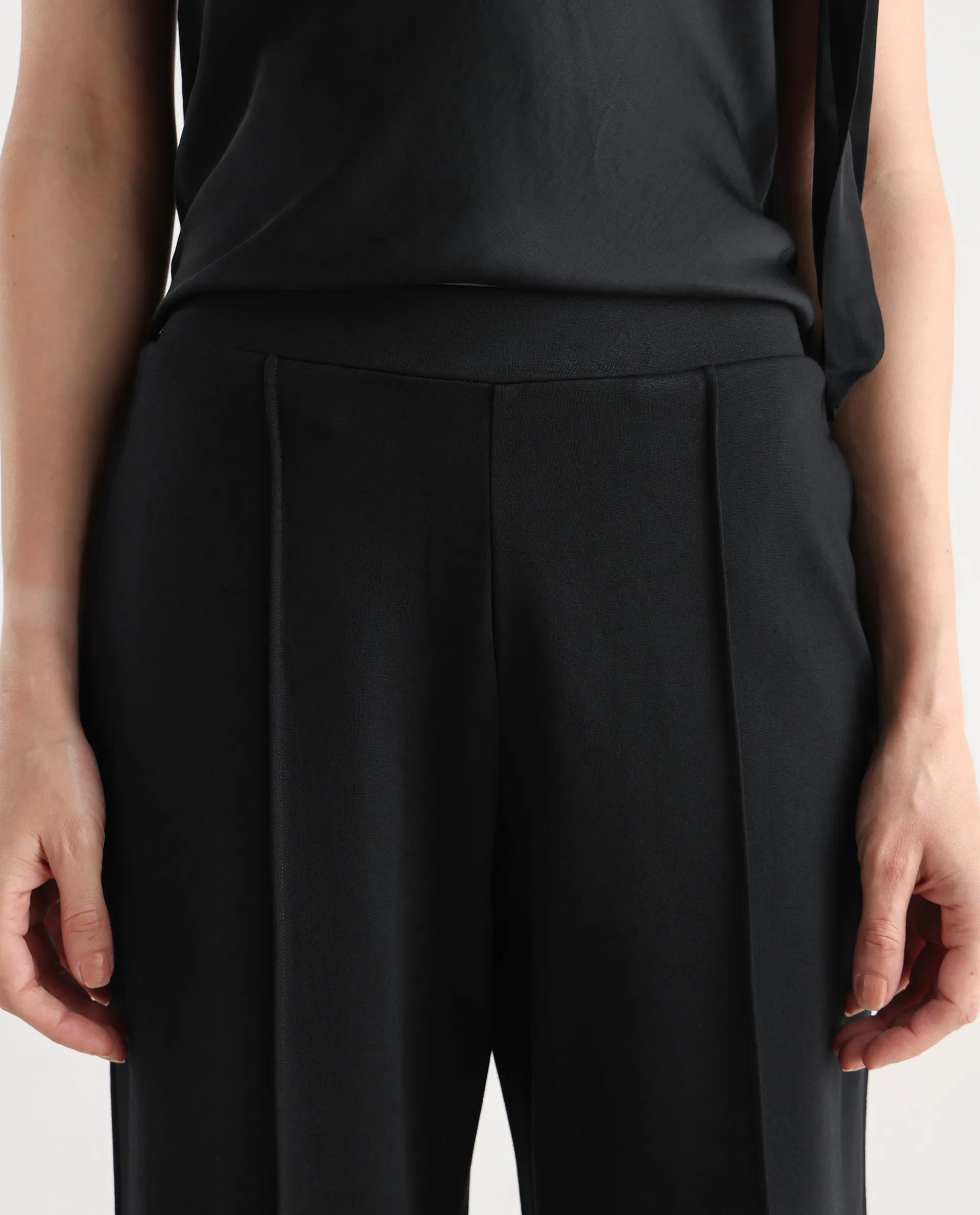 Rareism Women's Jancuri Black Rayon Plain Ankle Length Straight Fit Travel Trouser