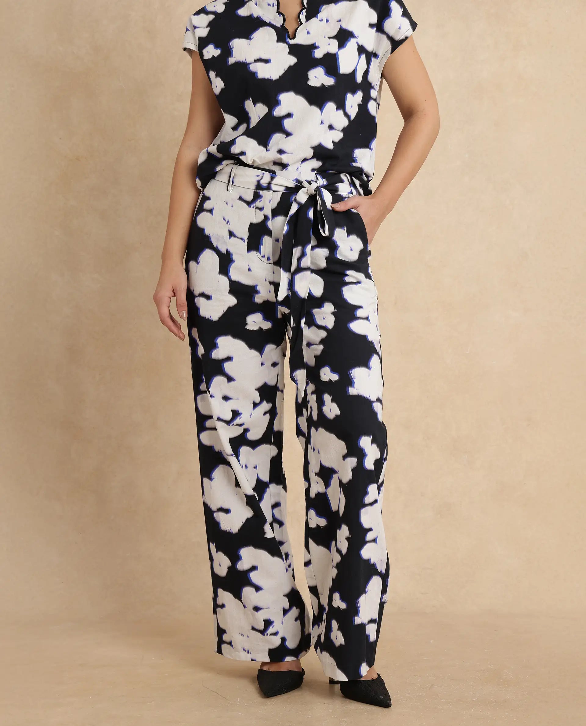 Rareism Women Janfara-B Black Cotton Fabric Wide Fit Ankle Length Abstract Print Trouser