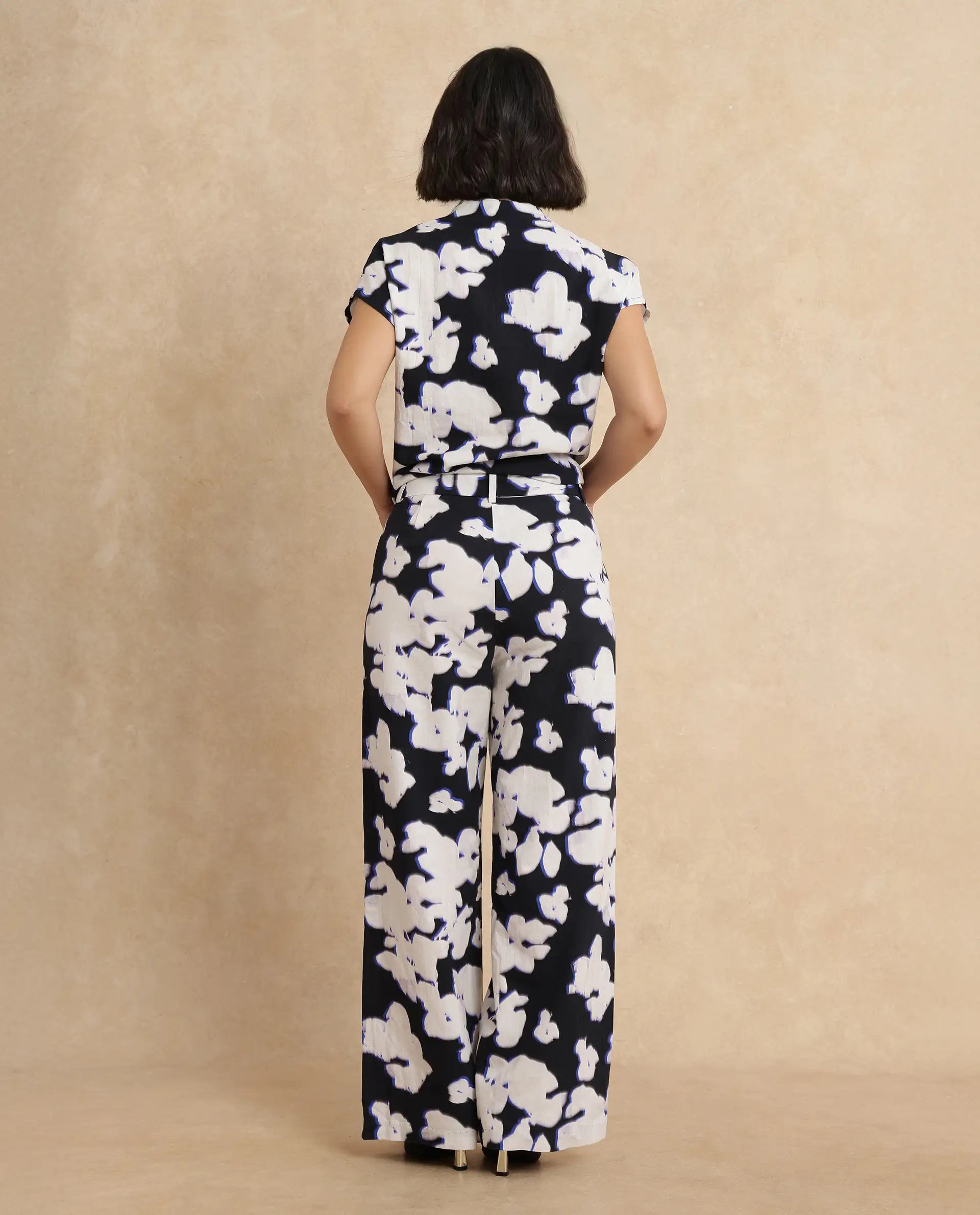 Rareism Women Janfara-B Black Cotton Fabric Wide Fit Ankle Length Abstract Print Trouser