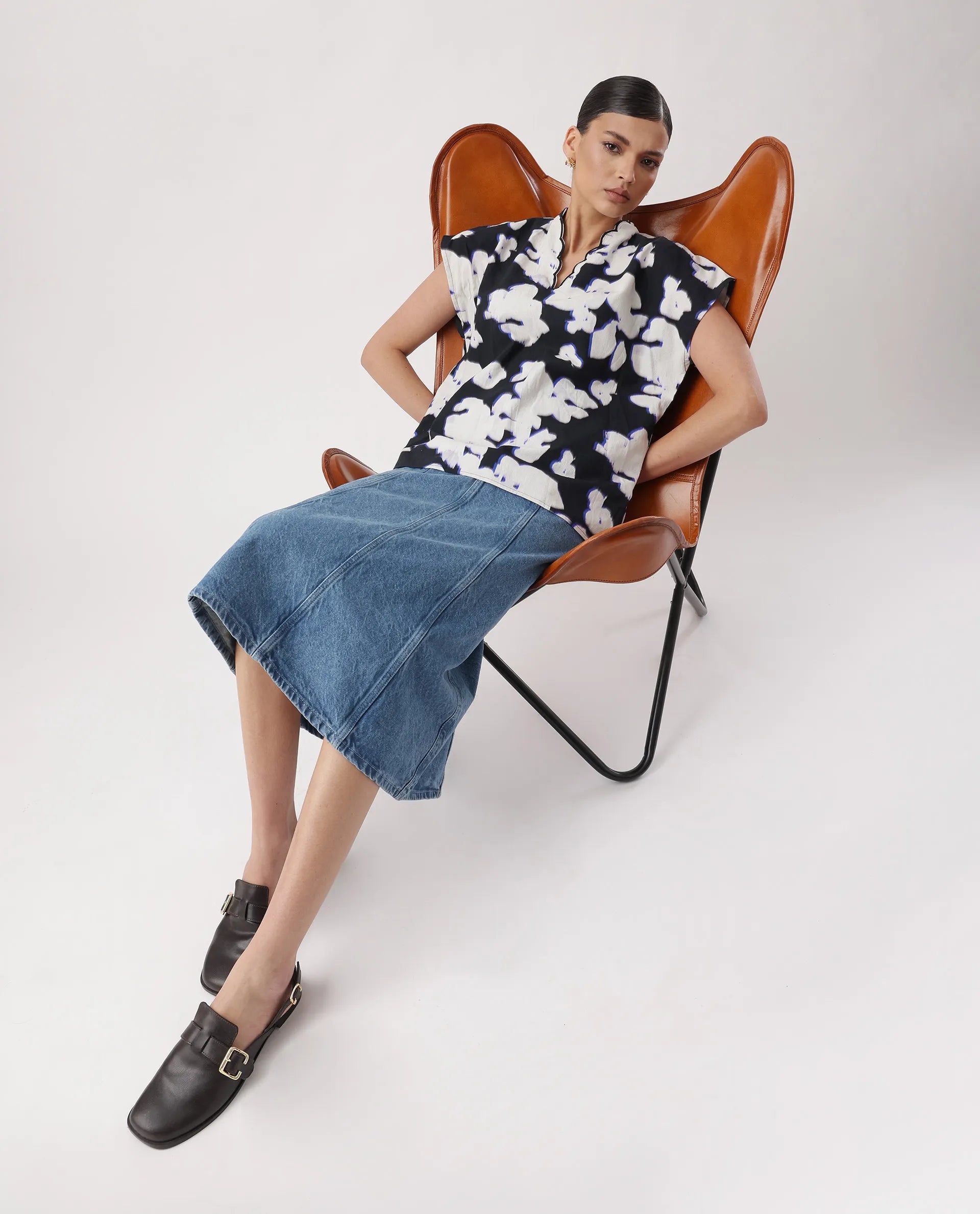 Rareism Women's Janfara T Black Cotton V-Neck Abstract Print Extended Sleeves Regular Fit Top