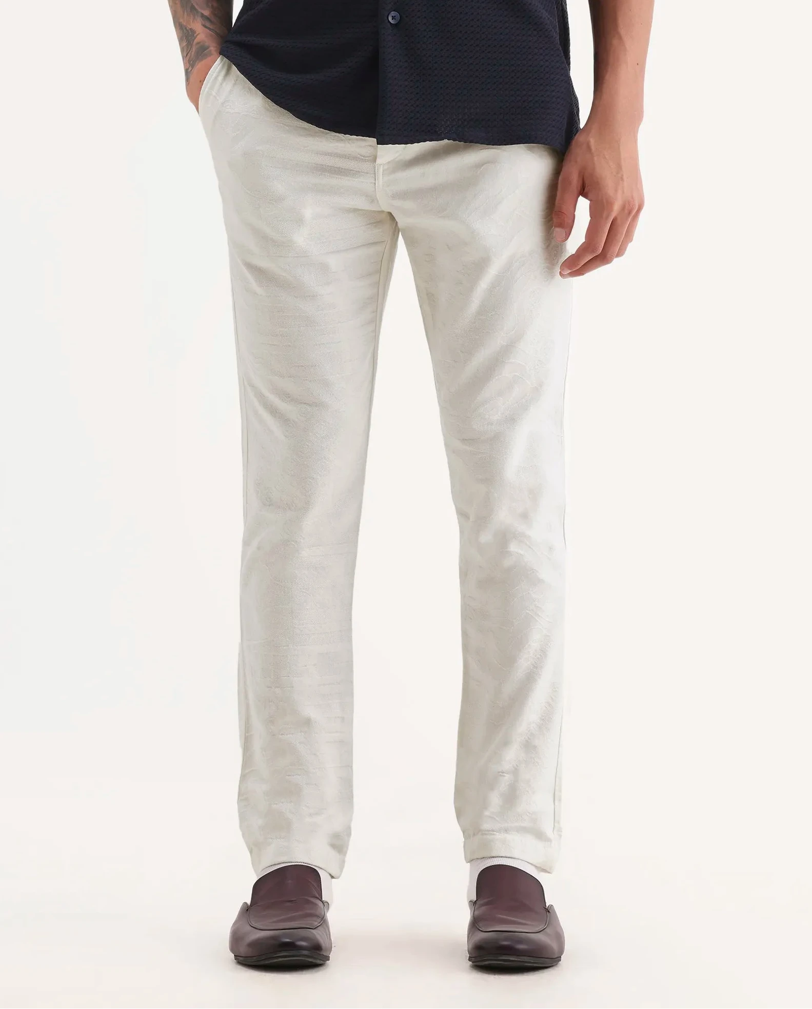 Rare Rabbit Men Jeck-Aw25 White Cotton Fabric Button And Zip Closure Closure Jacquard Trouser