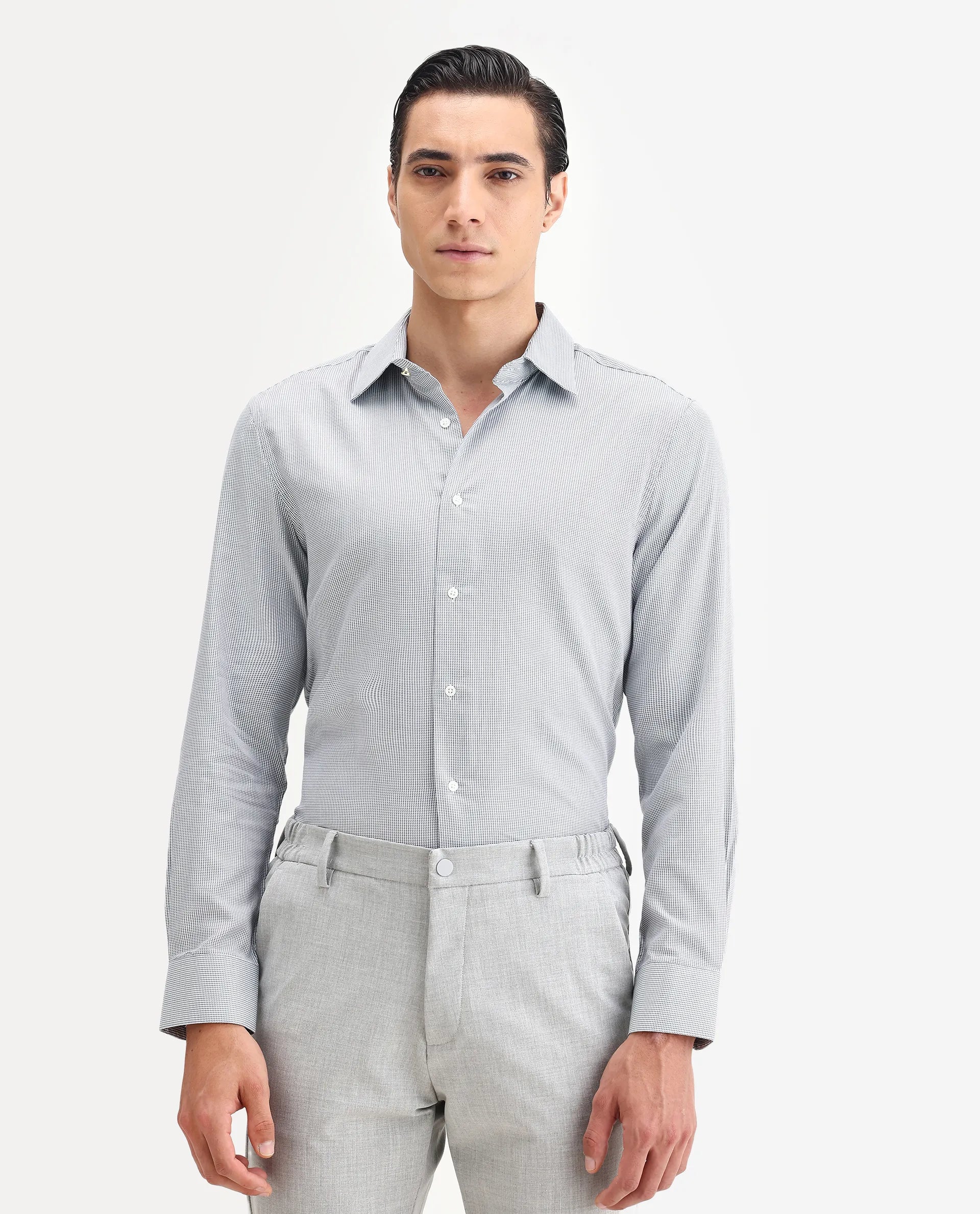 Rare Rabbit Men's Jnby Green Cotton Plain Regular Fit Full Sleeve Collared Shirt