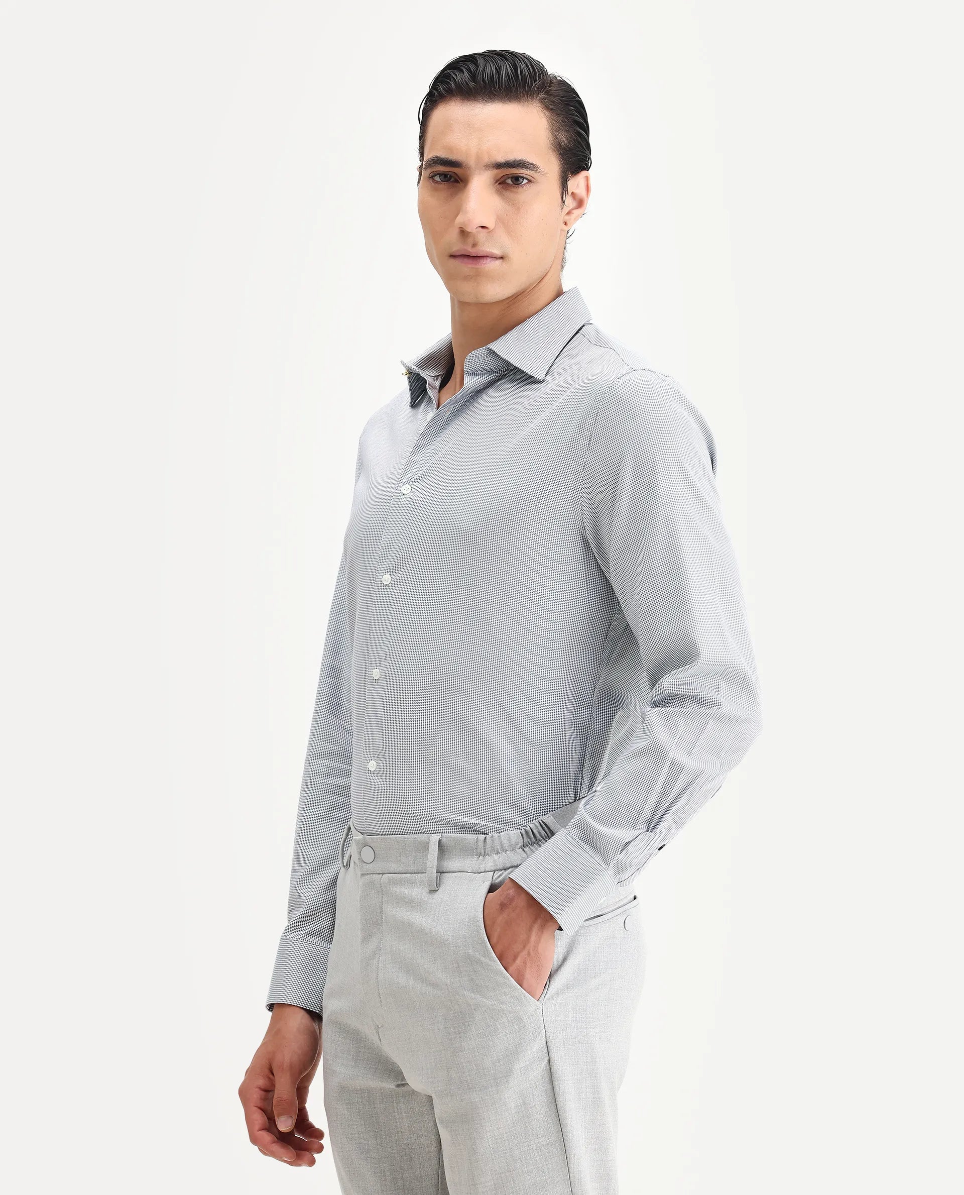 Rare Rabbit Men's Jnby Green Cotton Plain Regular Fit Full Sleeve Collared Shirt