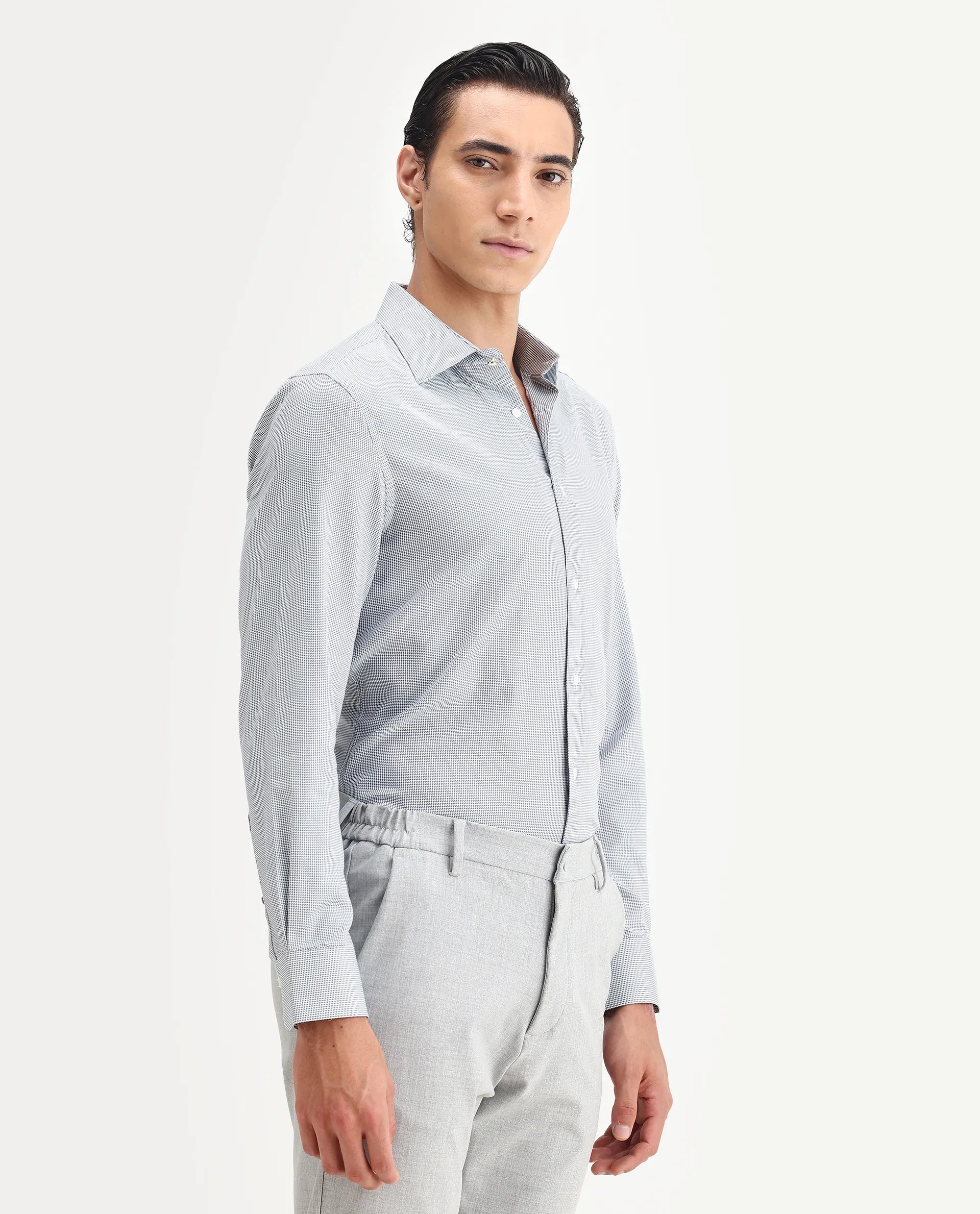 Rare Rabbit Men's Jnby Green Cotton Plain Regular Fit Full Sleeve Collared Shirt