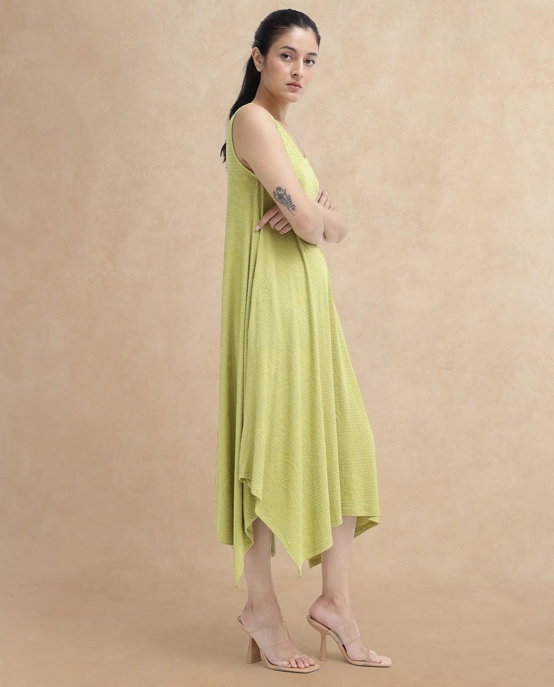 Rareism Women Kisame Light Green Sleeveless Crew Neck Relaxed Fit Plain Midi Dress