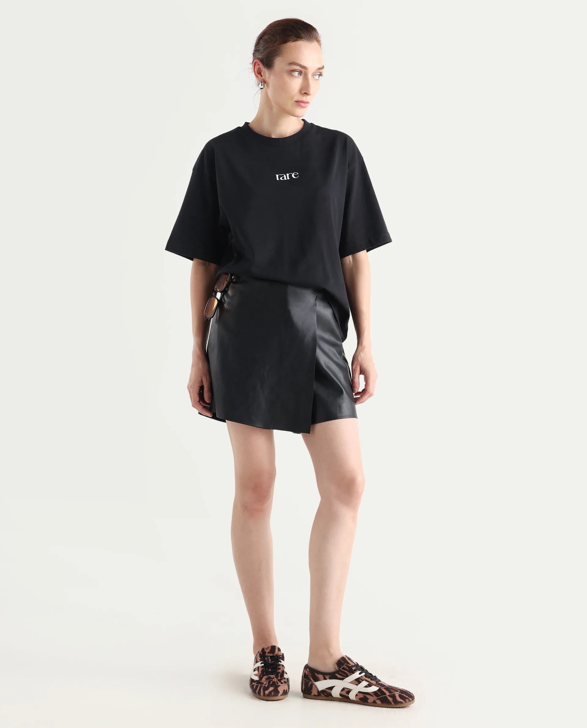 Rareism Women's Klend Black Cotton Graphic Print Oversized T-Shirt