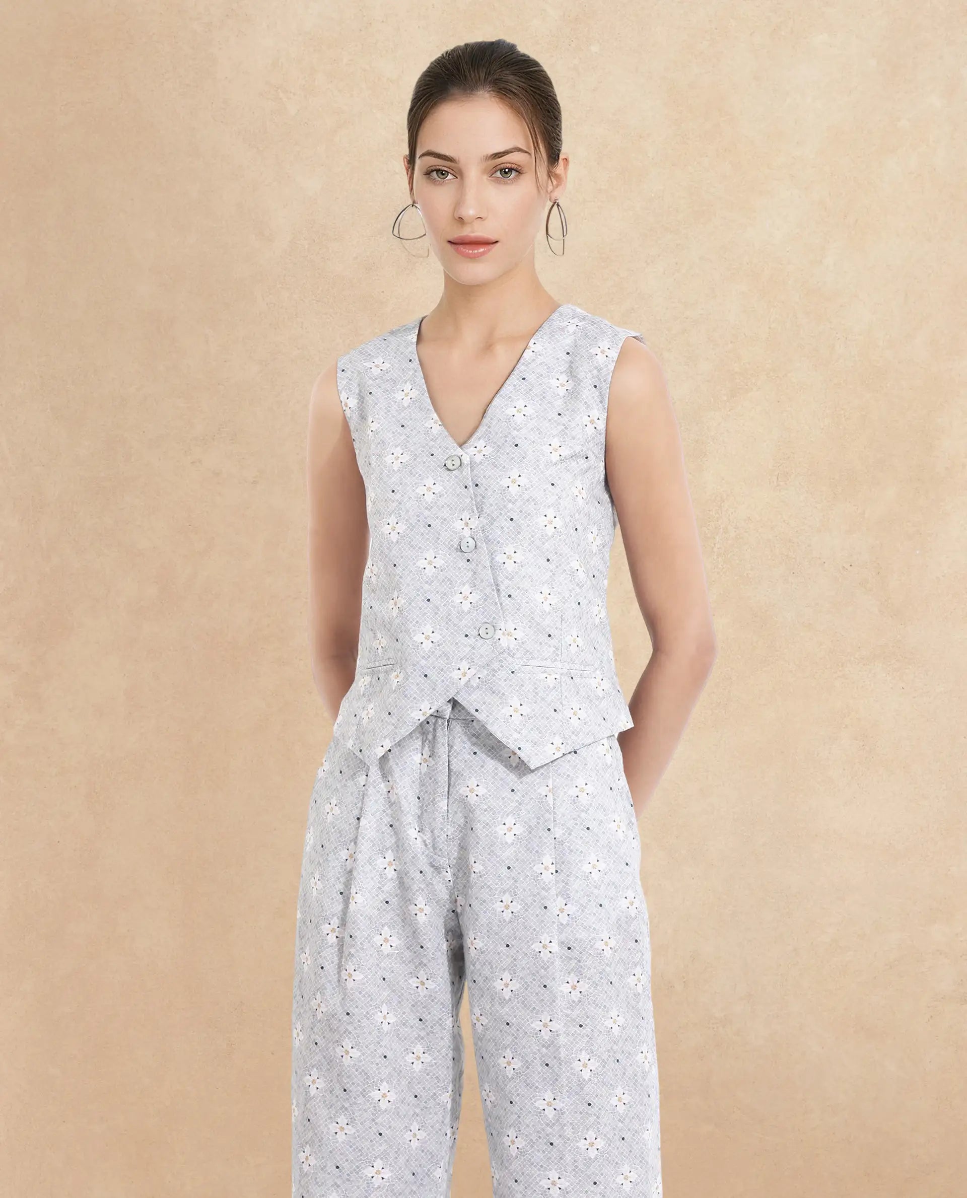 Rareism Women Lavia Light Grey Sleeveless V-Neck Cropped Floral Print Top