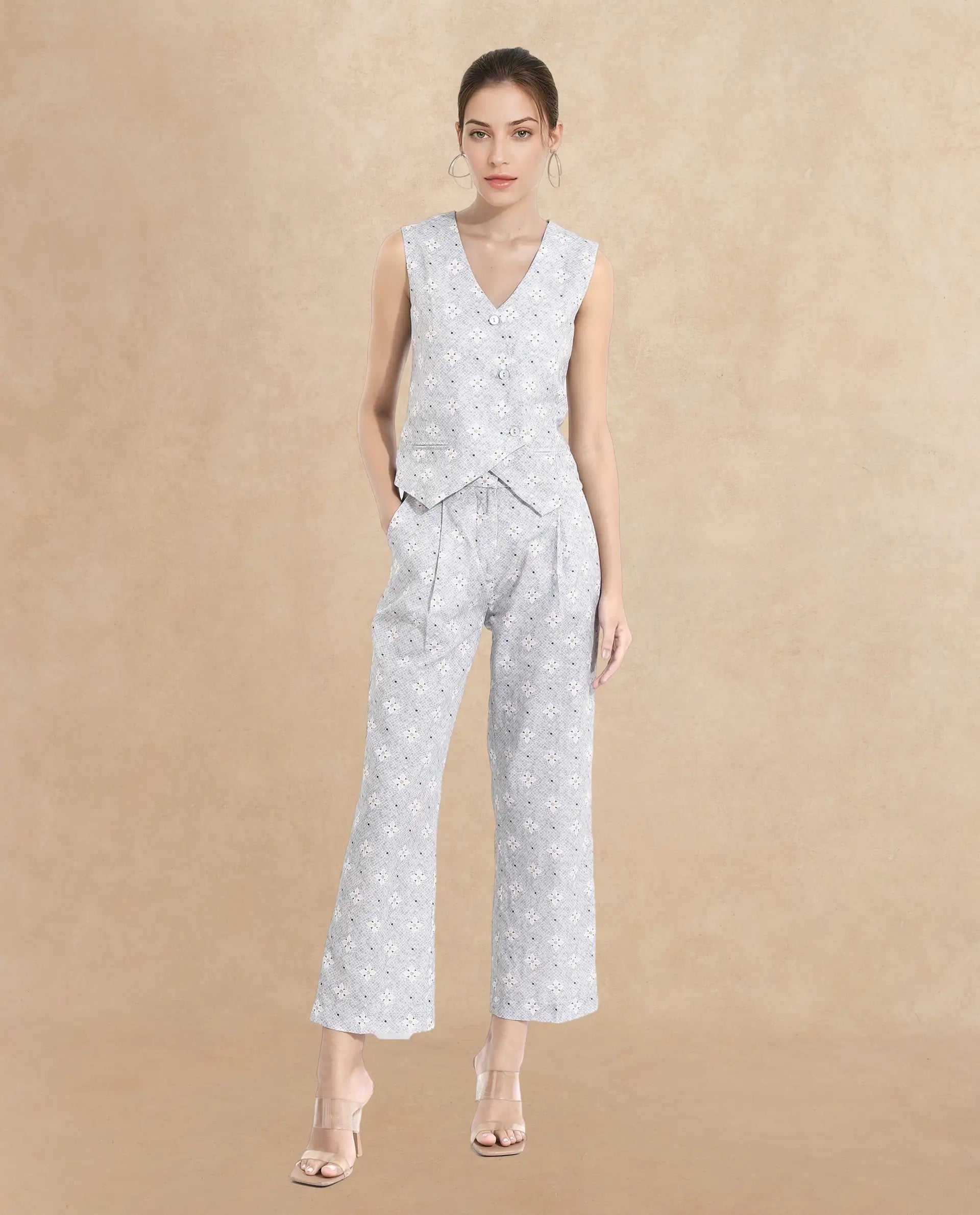 Rareism Women Lavia Light Grey Sleeveless V-Neck Cropped Floral Print Top